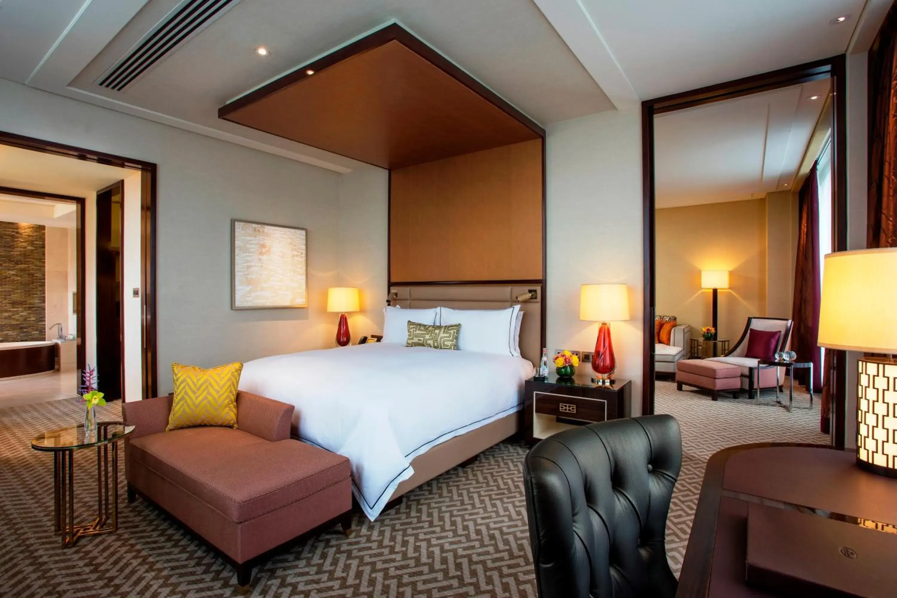 Photo of the whole room, Bed in City Of Dreams - Nüwa Manila