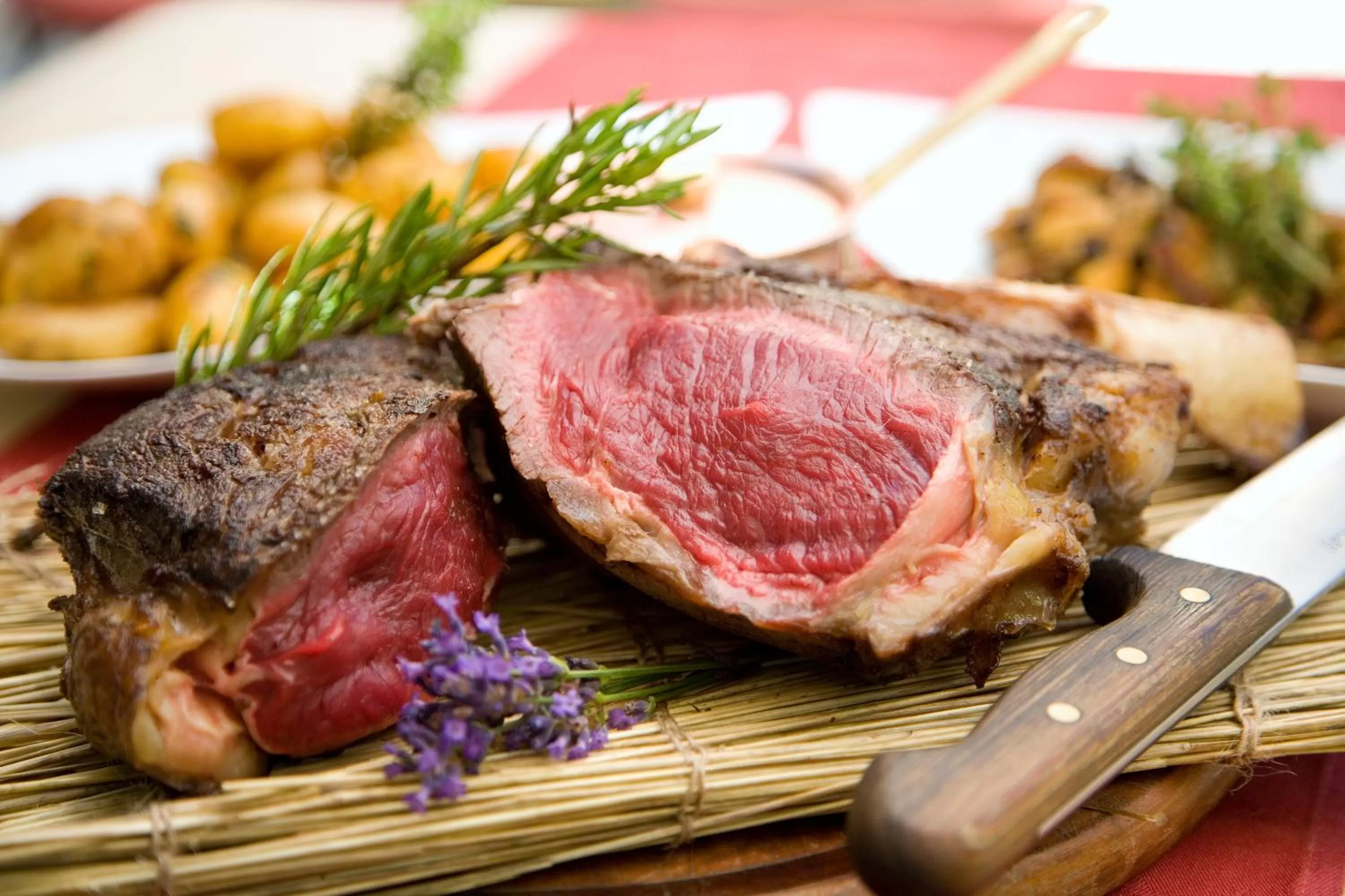 Restaurant/places to eat in Hôtel Aux Vieux Remparts, The Originals Relais