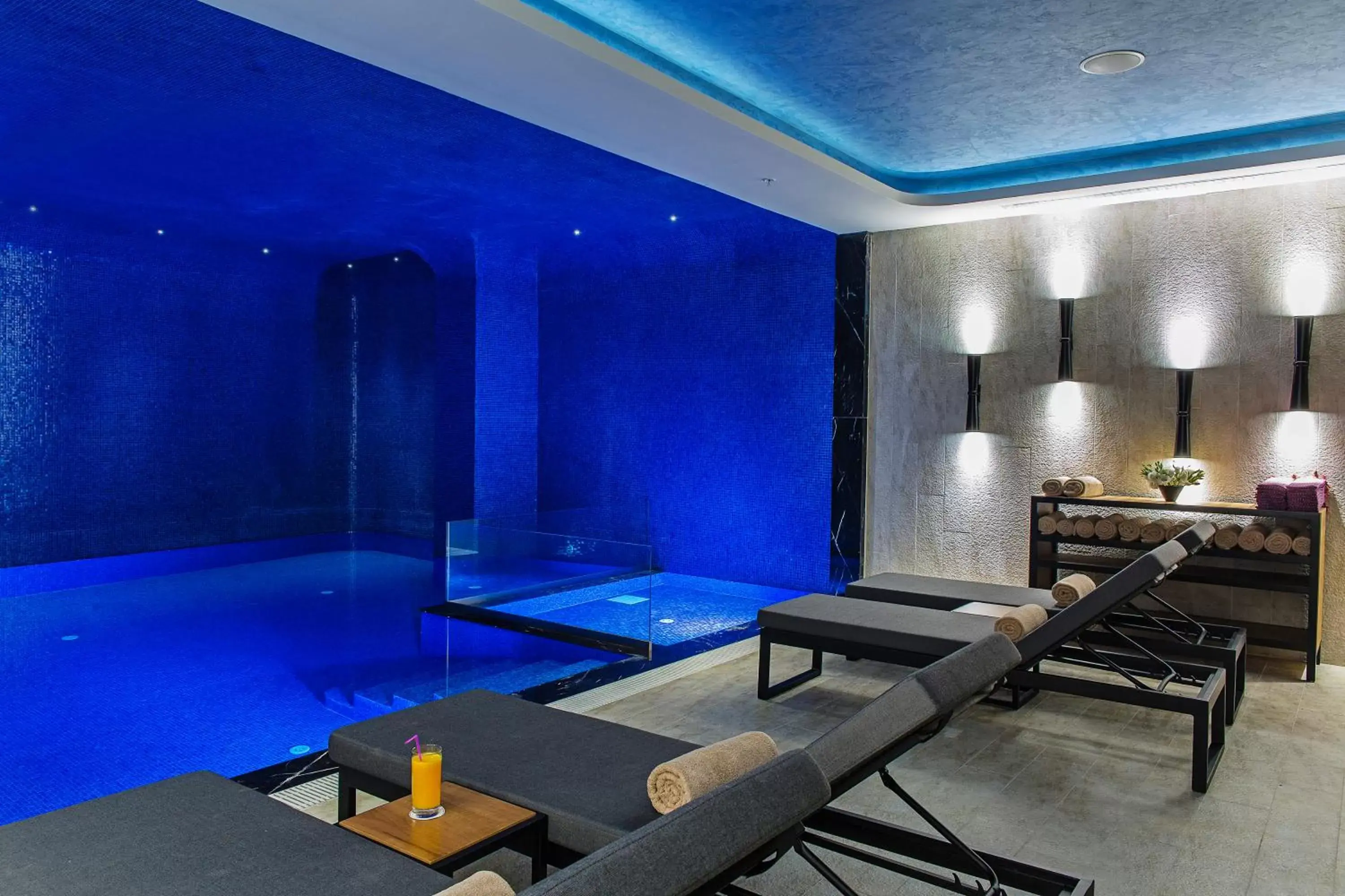 , Swimming Pool in Arts Hotel Istanbul - Special Class