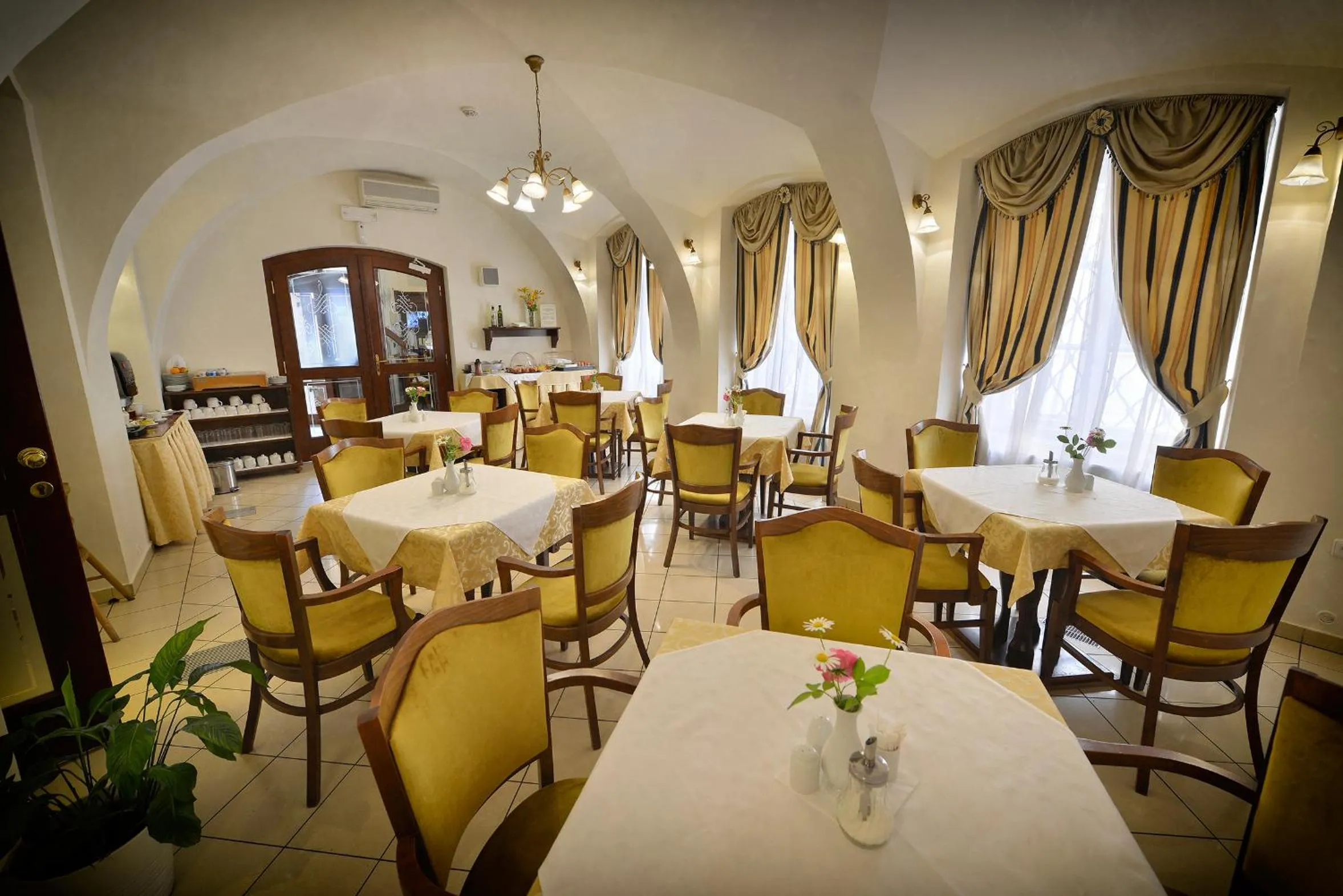 Restaurant/places to eat in Hotel Certovka