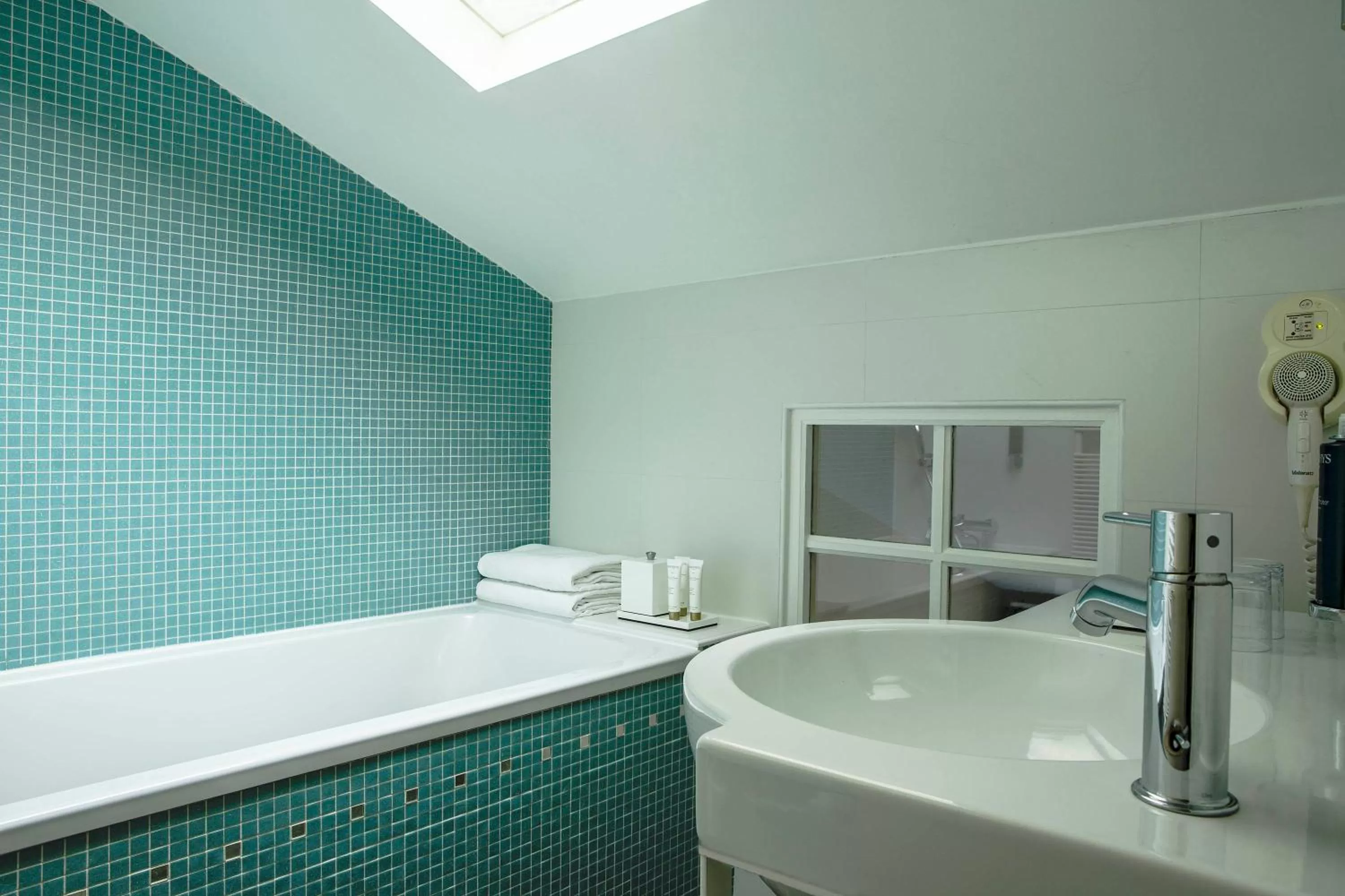 Bathroom in Hôtel de la Place du Louvre - Esprit de France