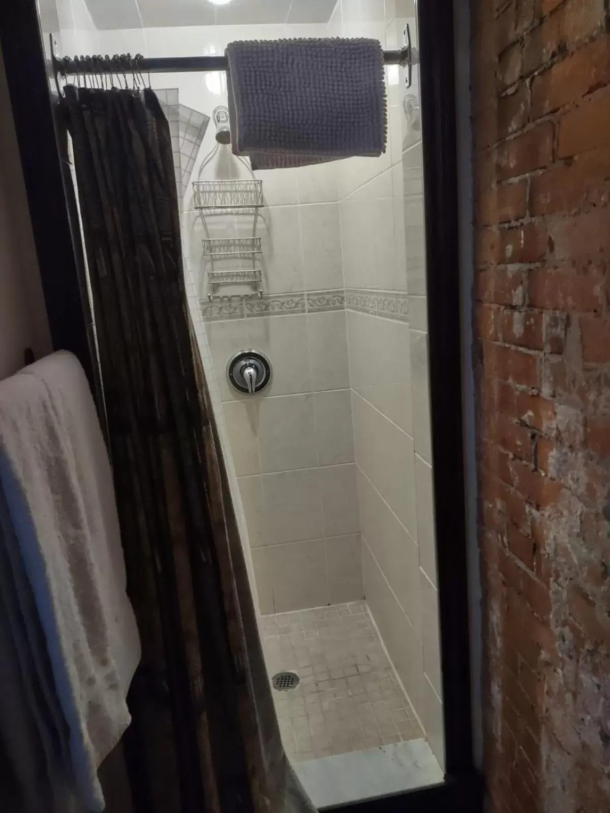 Shower, Bathroom in The King George Inn