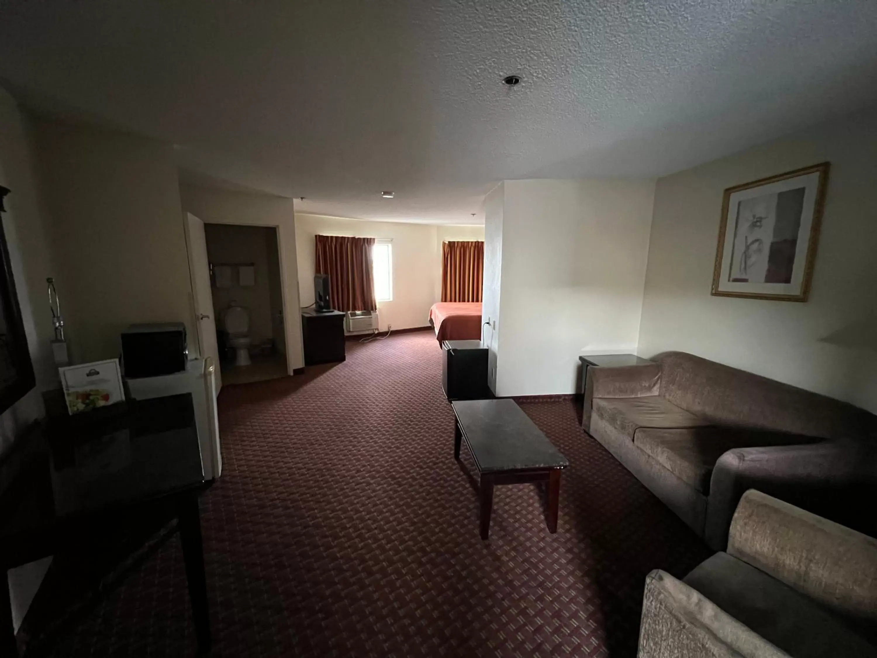 Seating Area in Days Inn & Suites by Wyndham Rancho Cordova