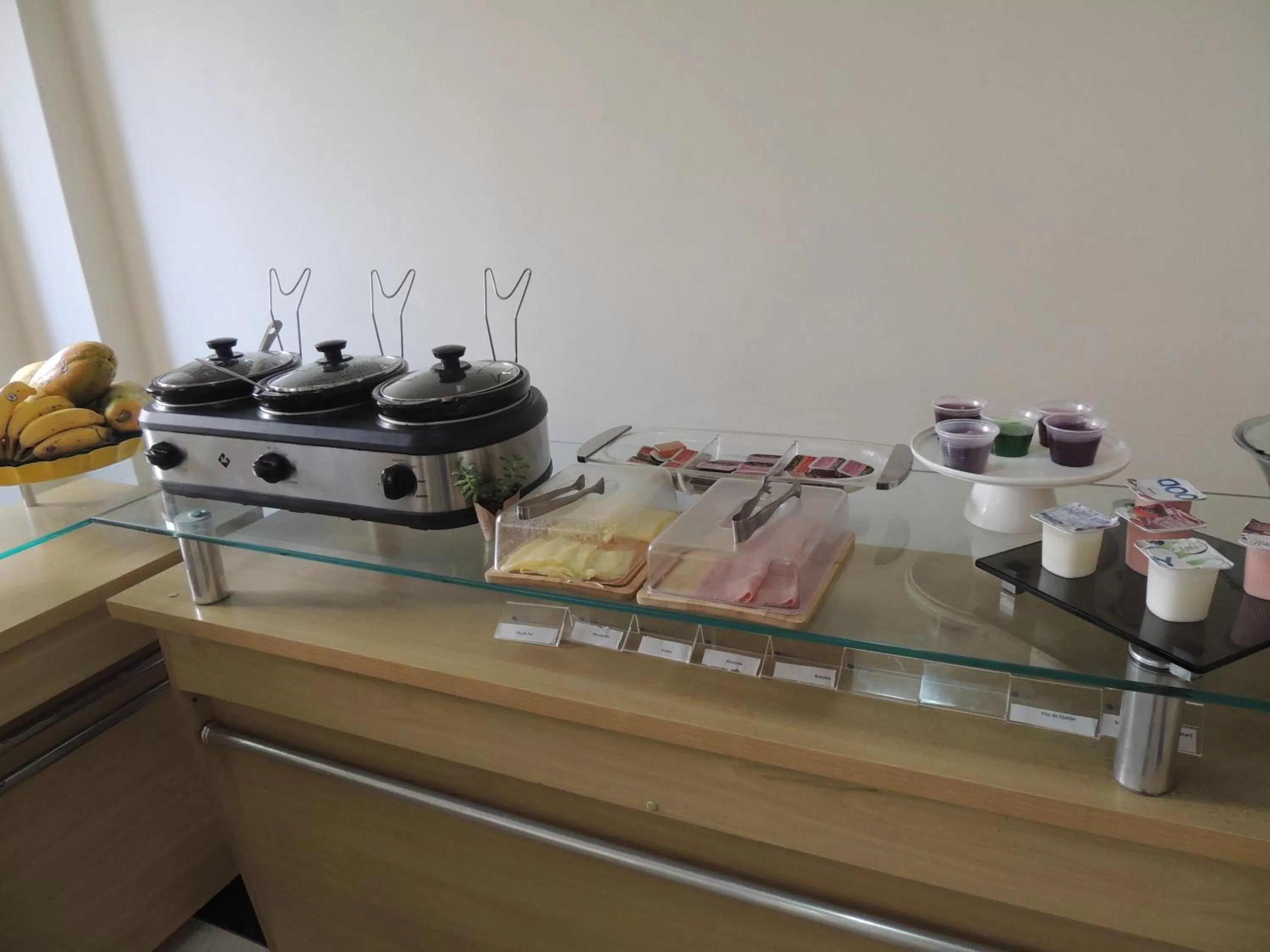 Breakfast, Kitchen/Kitchenette in Hotel Cruz Divinópolis - By UP Hotel