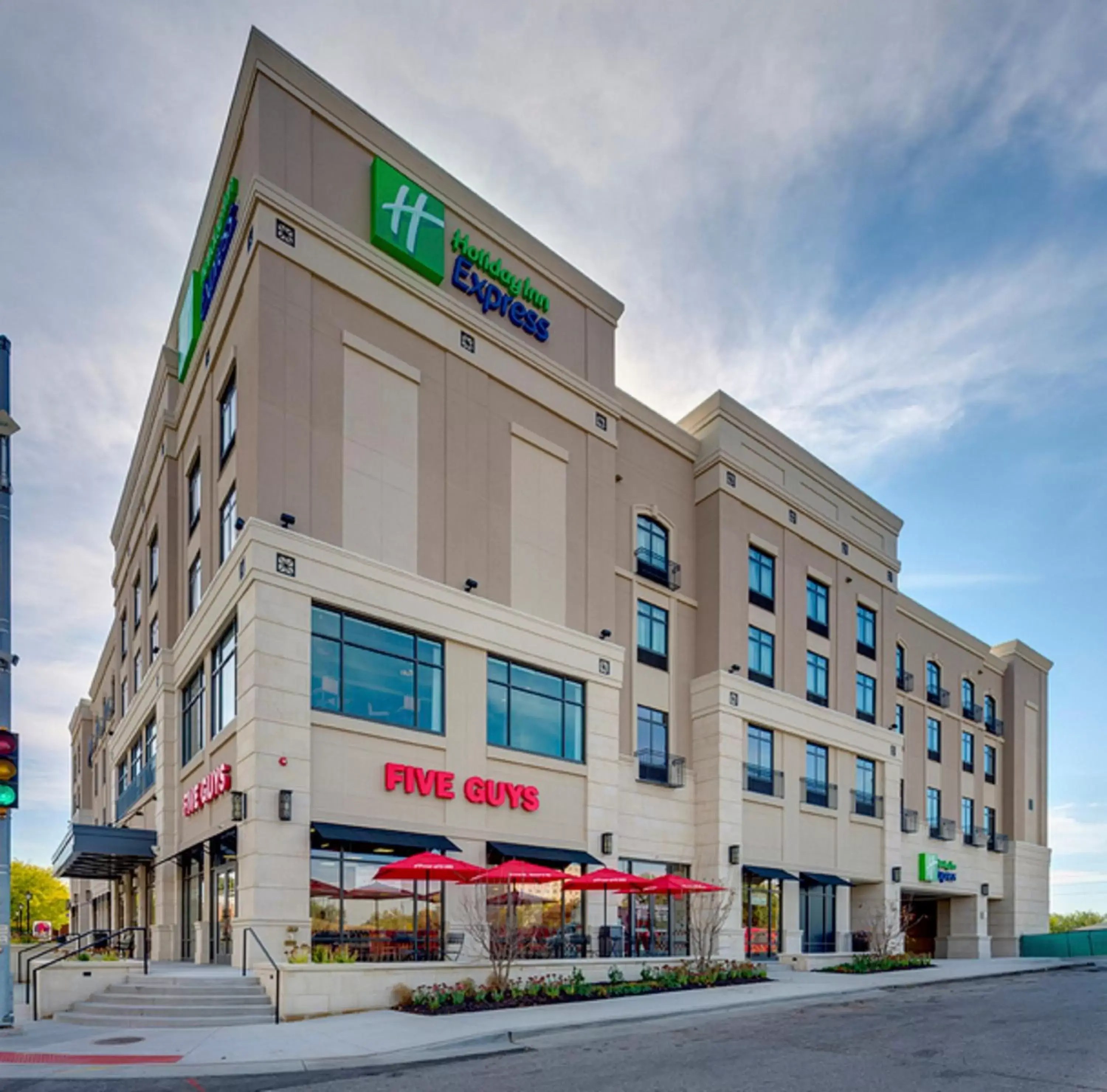 Property Building in Holiday Inn Express & Suites - Kansas City KU Medical Center, an IHG Hotel