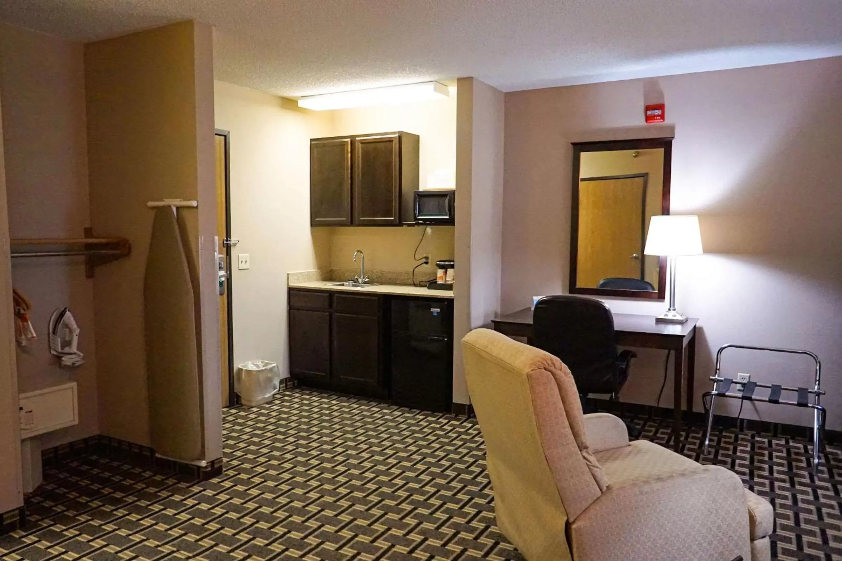 Photo of the whole room, Kitchen/Kitchenette in Quality Inn & Suites Watertown