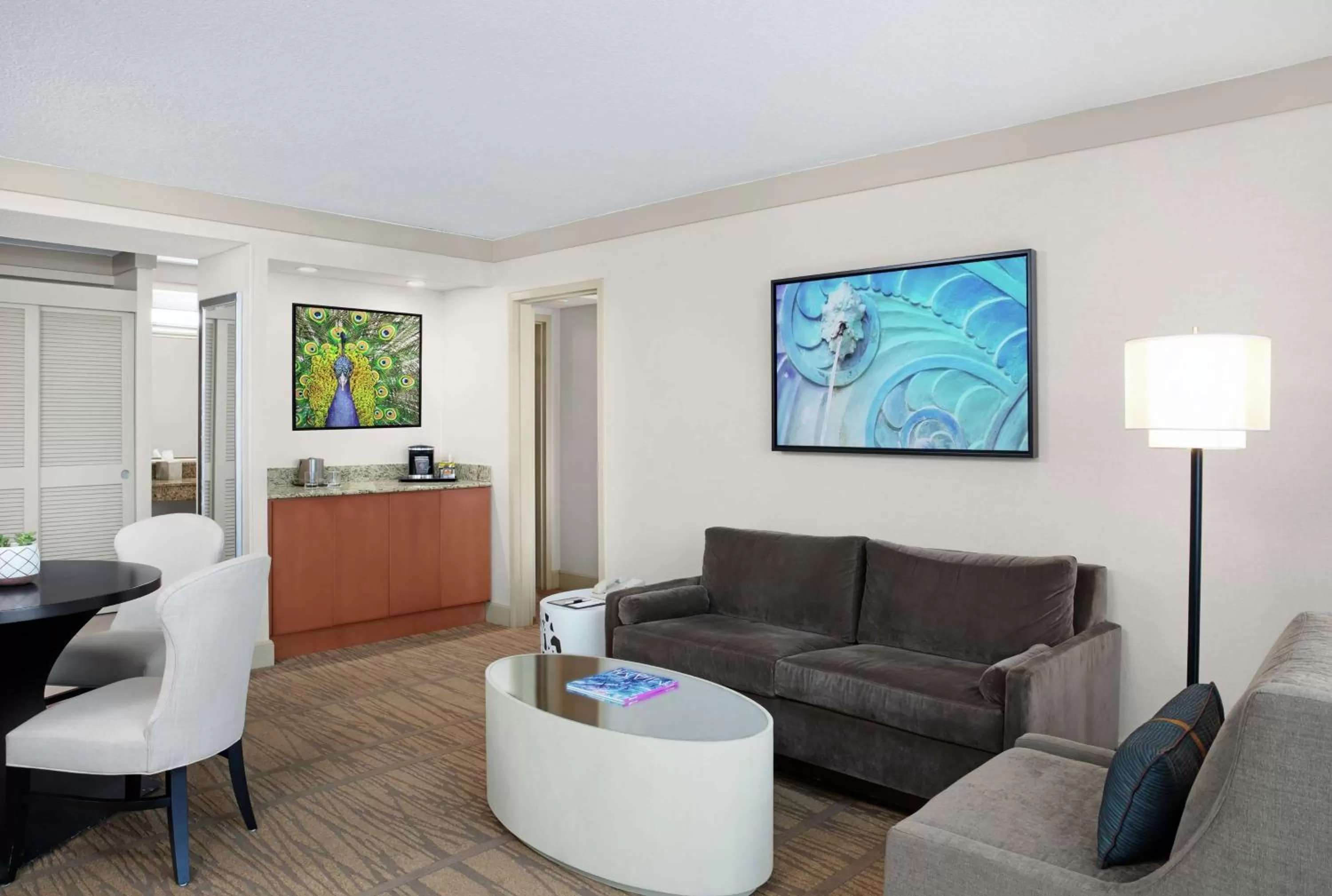 Living room in DoubleTree by Hilton Hotel Miami Airport & Convention Center