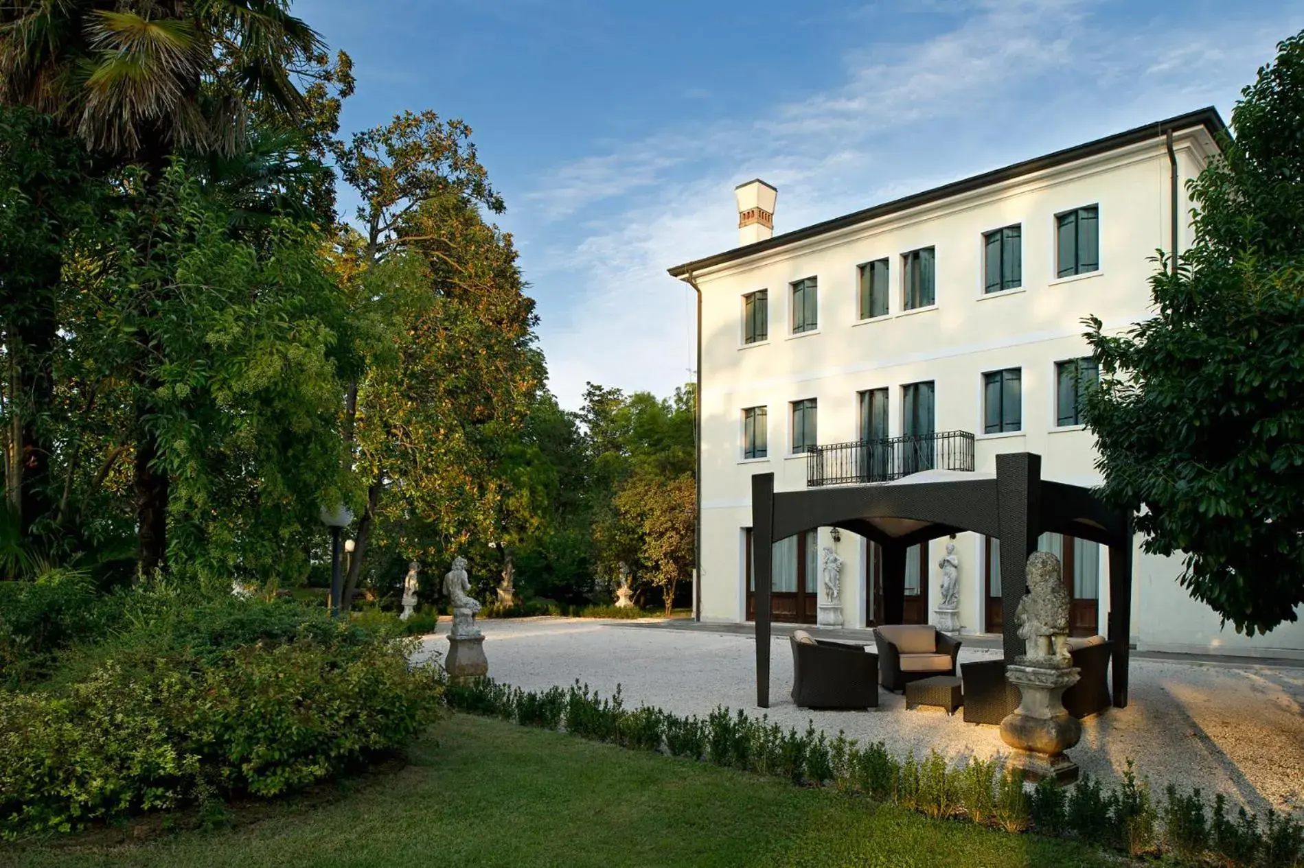 Property building, Garden in Villa Pace Park Hotel Bolognese
