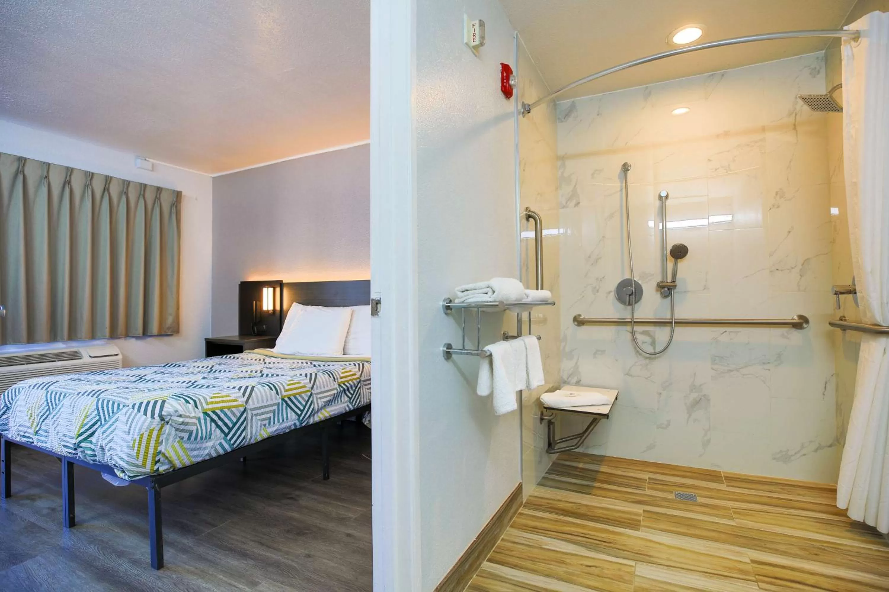 Bathroom, Bed in Motel 6-Sacramento, CA - Central