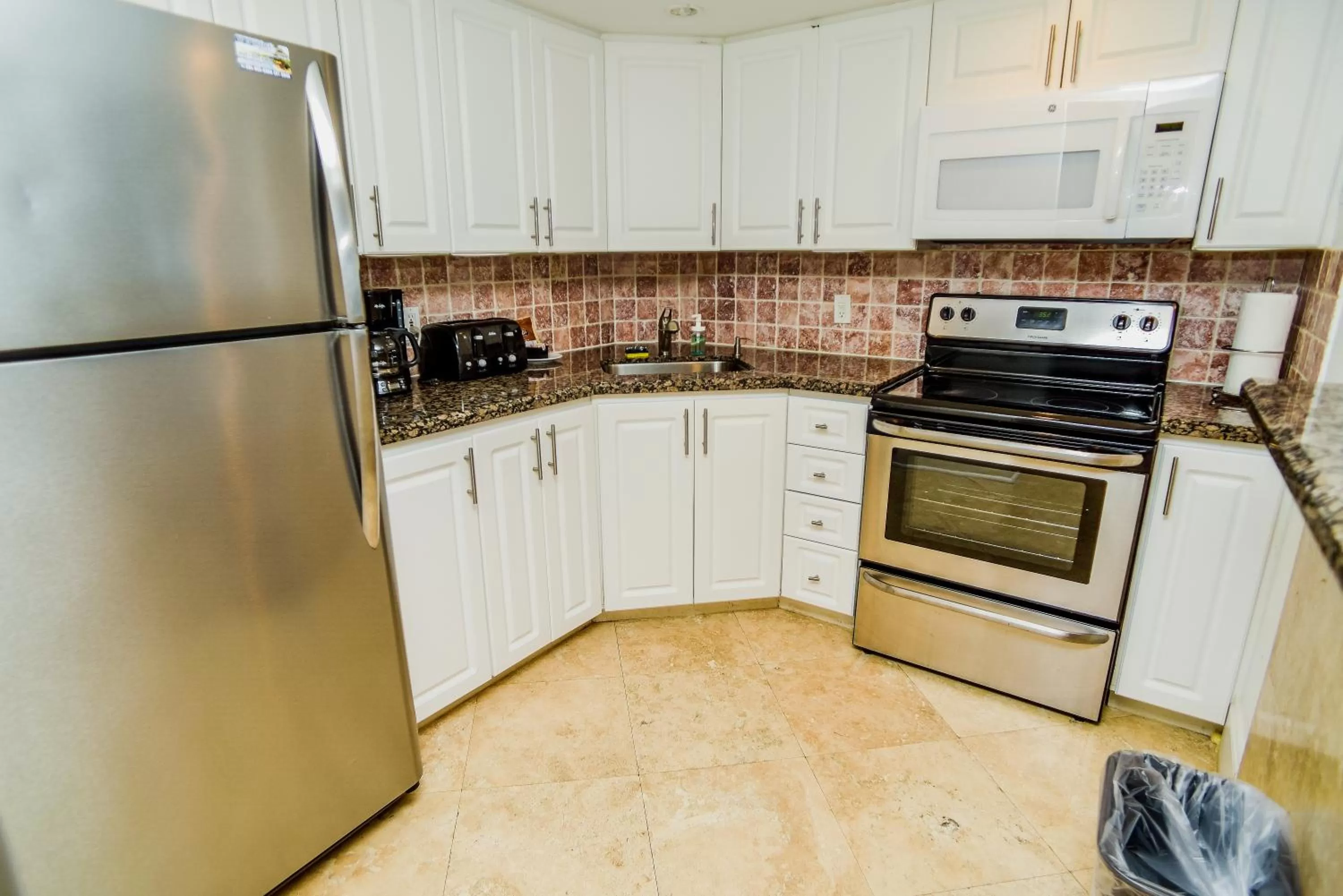 Kitchen or kitchenette, Kitchen/Kitchenette in The Alexander Beach Residences