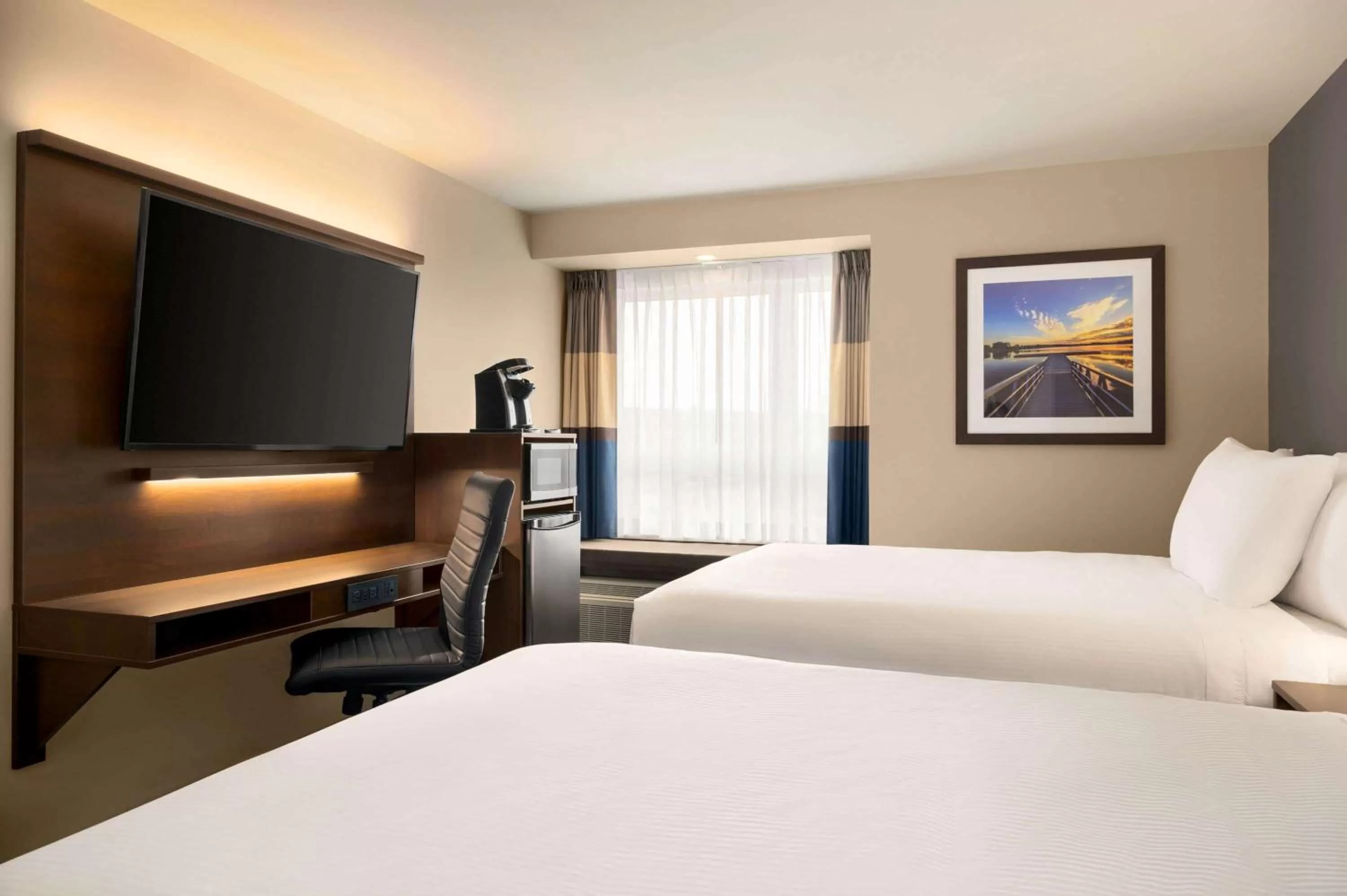 TV and multimedia, Bed in Microtel Inn & Suites by Wyndham Aurora