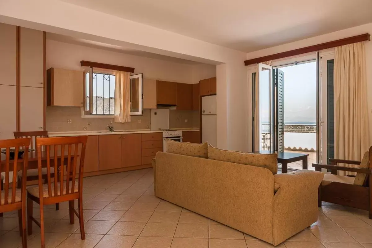 Kitchen or kitchenette, Seating Area in Epidavros Seascape