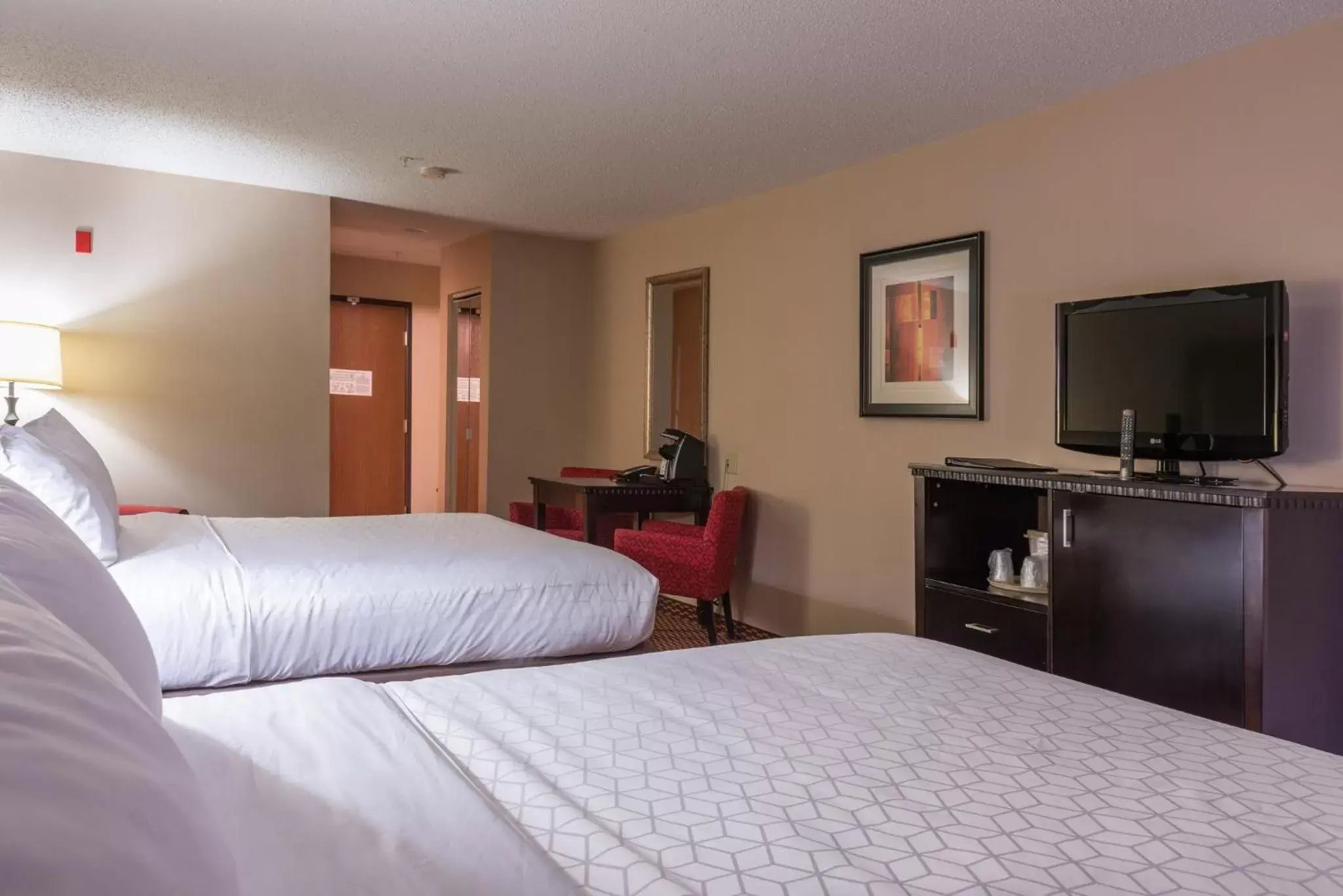 Photo of the whole room, Bed in Holiday Inn Express Hartford-Newington, an IHG Hotel