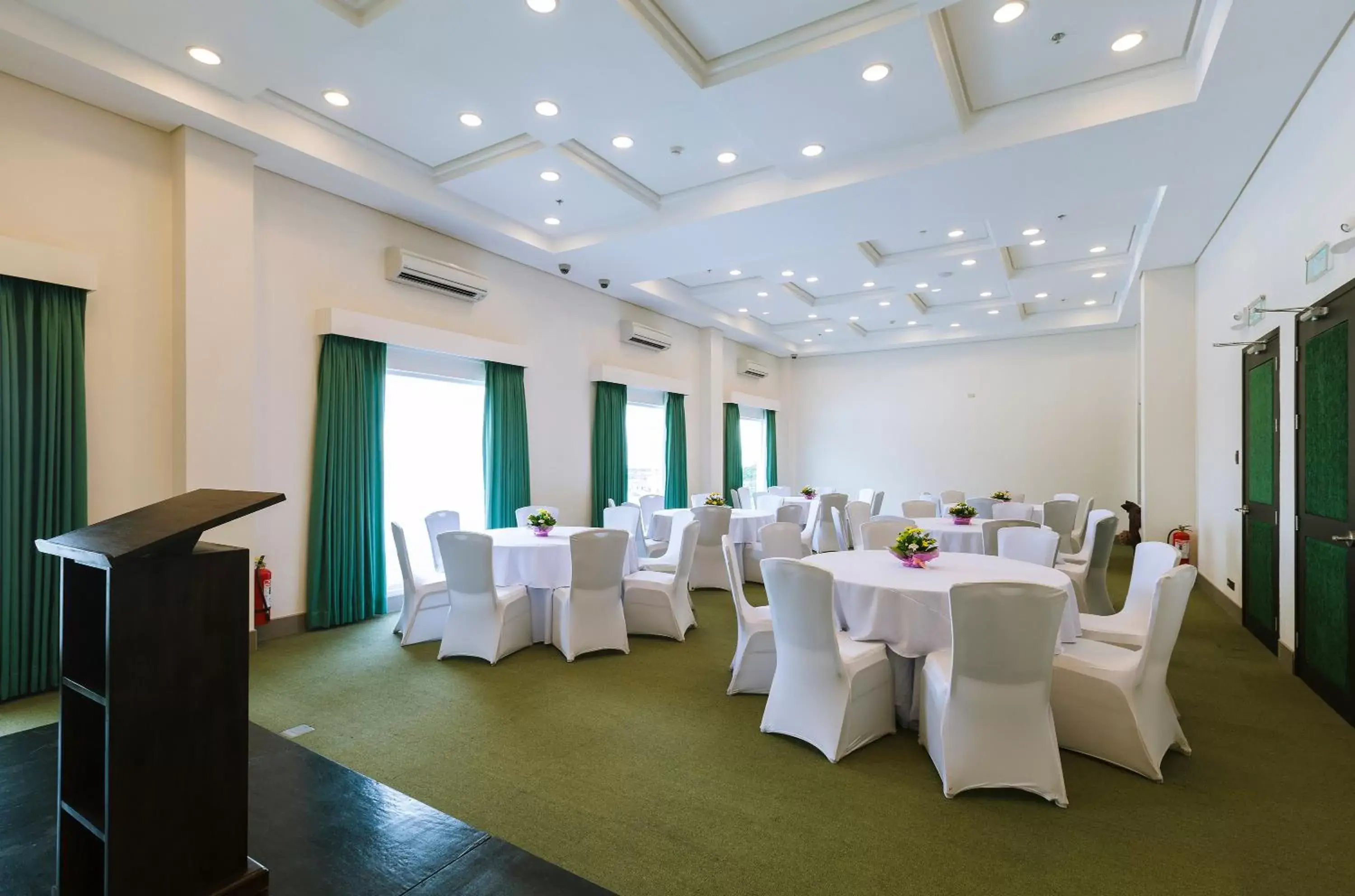 Day, Banquet Facilities in Microtel by Wyndham South Forbes