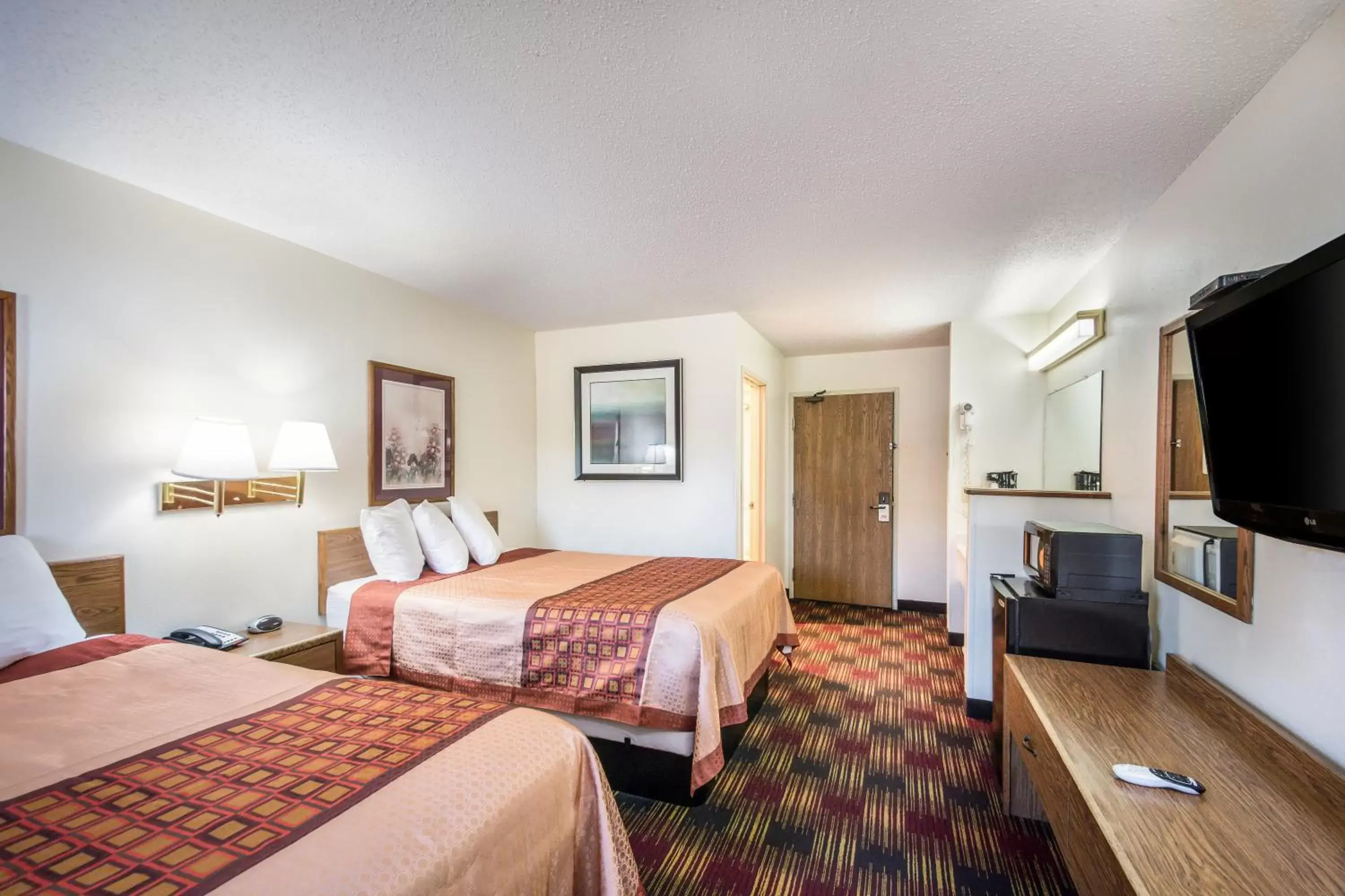 Bed in Americas Best Value Inn & Suites Harrisonville