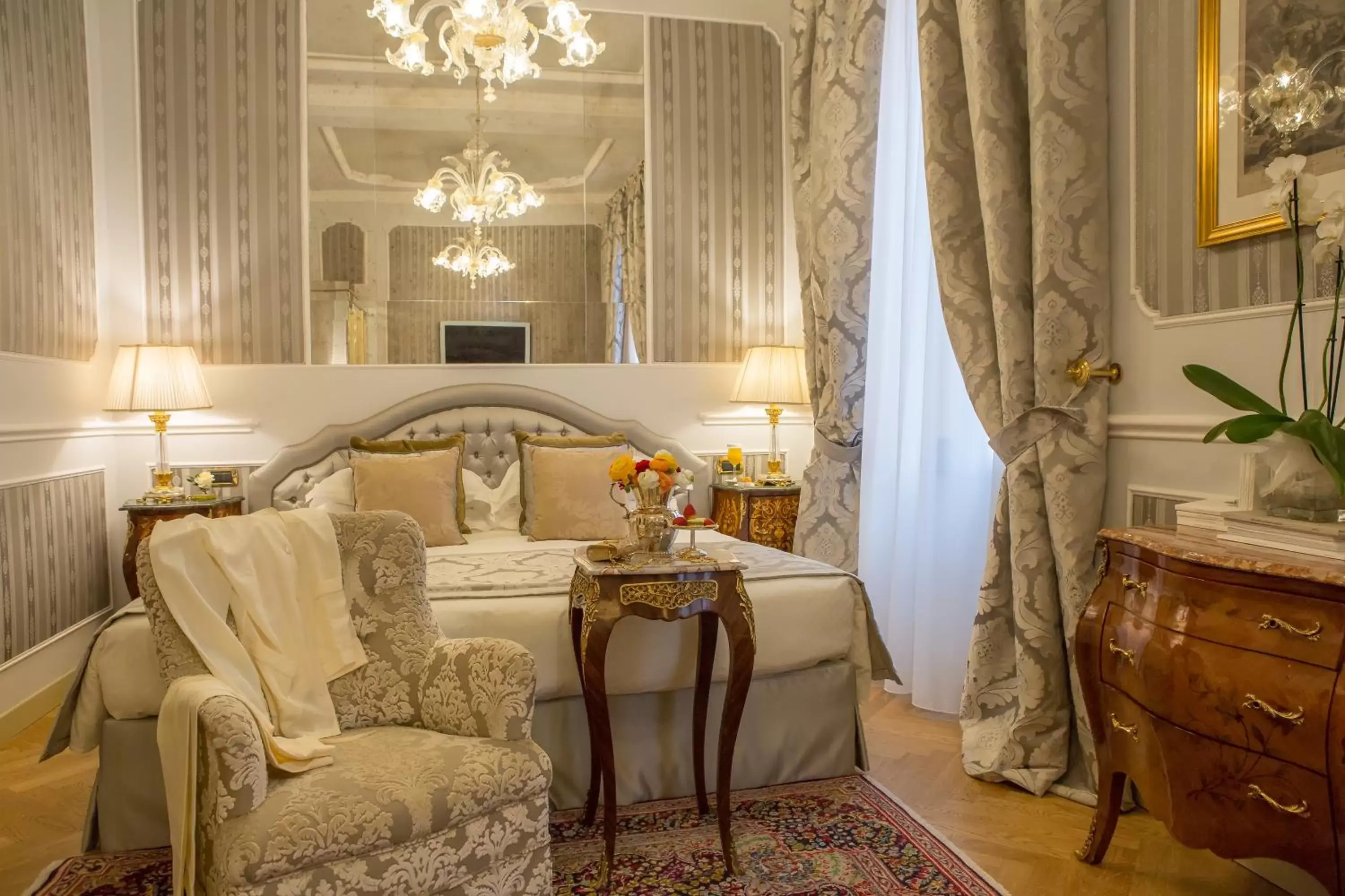 Photo of the whole room, Bed in Grand Hotel Majestic gia' Baglioni