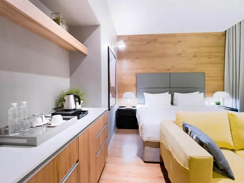 Bed, Kitchen/Kitchenette in Avior Hotel