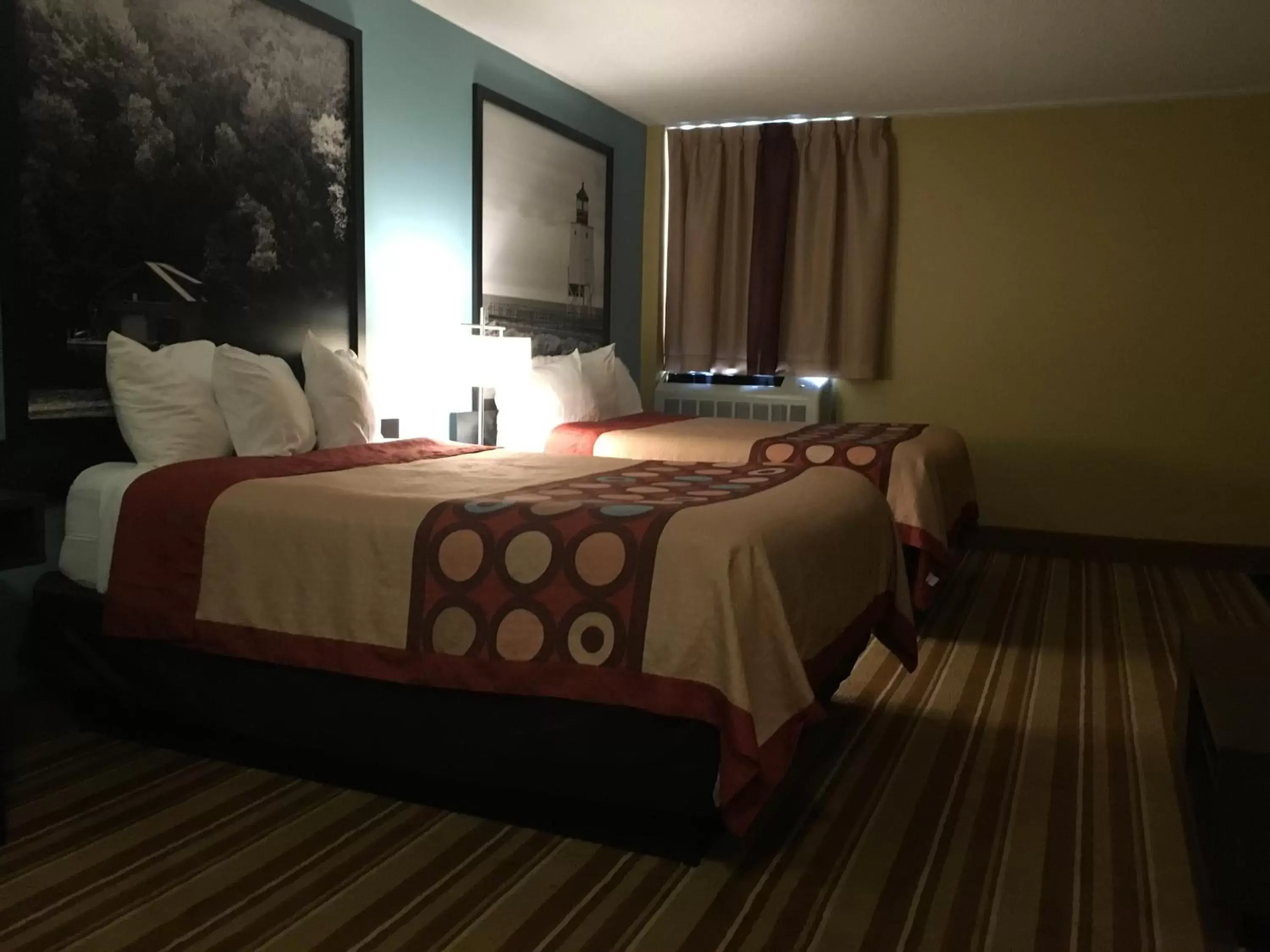 Photo of the whole room, Room Photo in Super 8 by Wyndham Thunder Bay