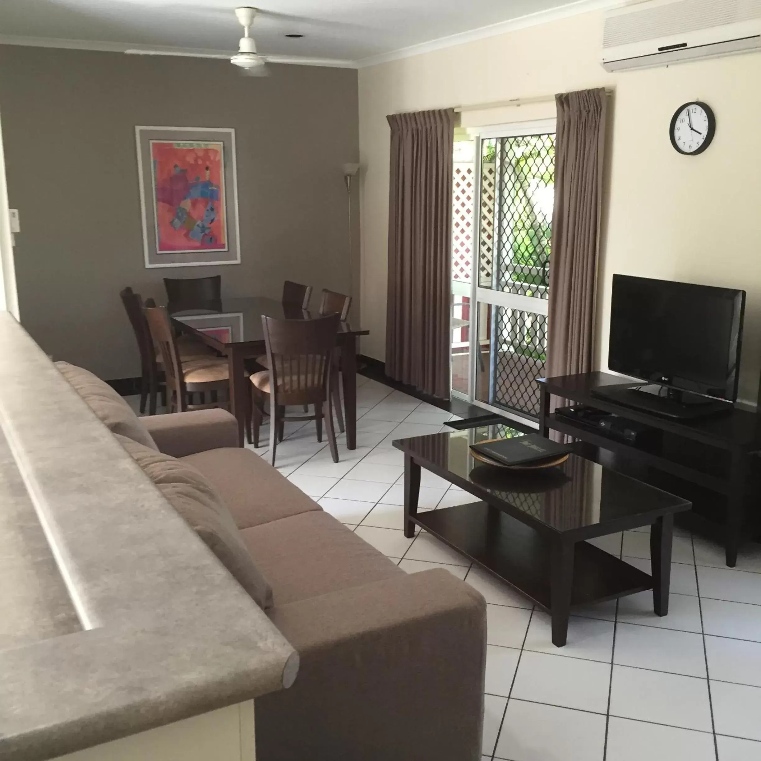 Dining area, Seating Area in Nimrod Resort Apartments