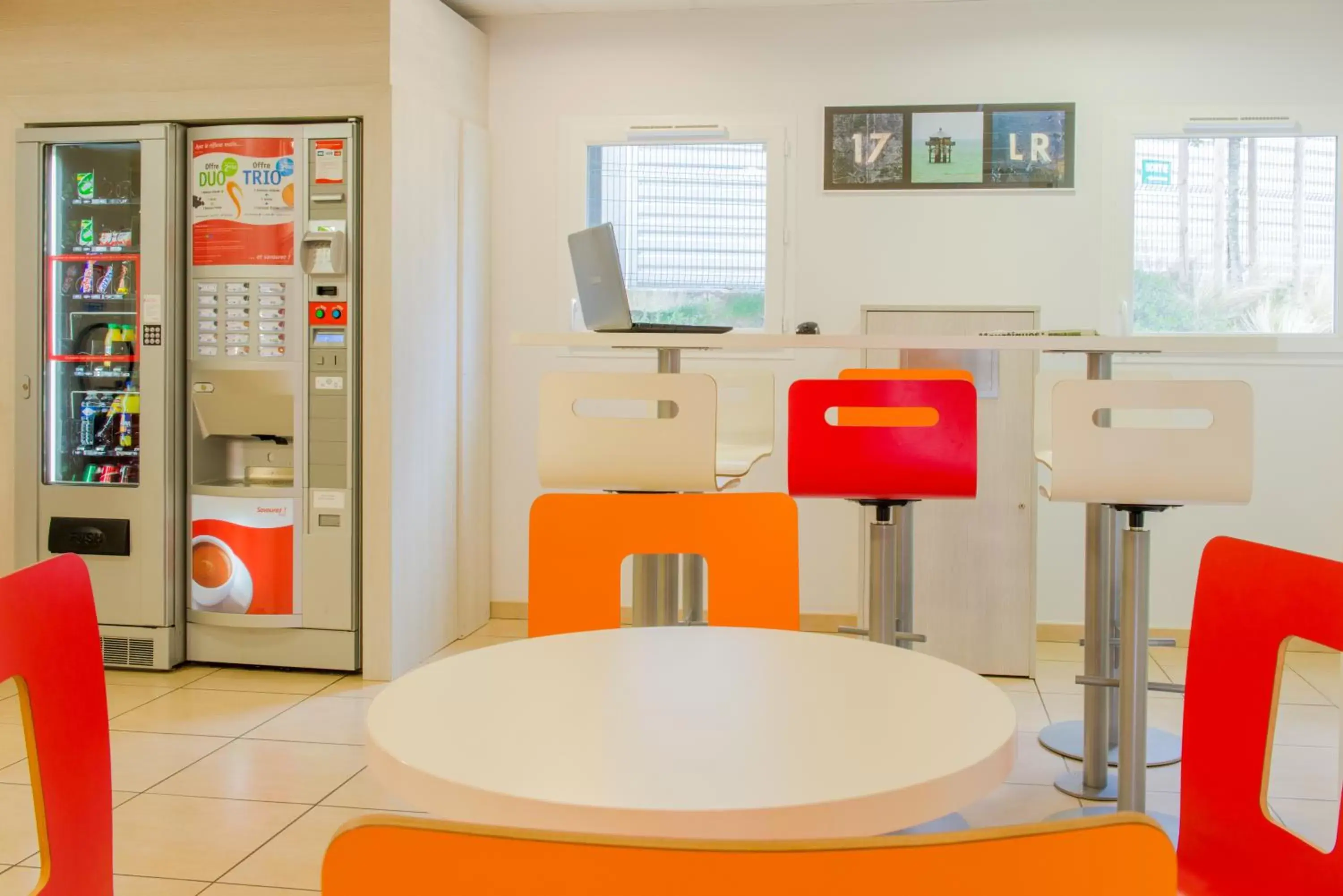 Dining area in Première Classe La Rochelle Centre - Les Minimes