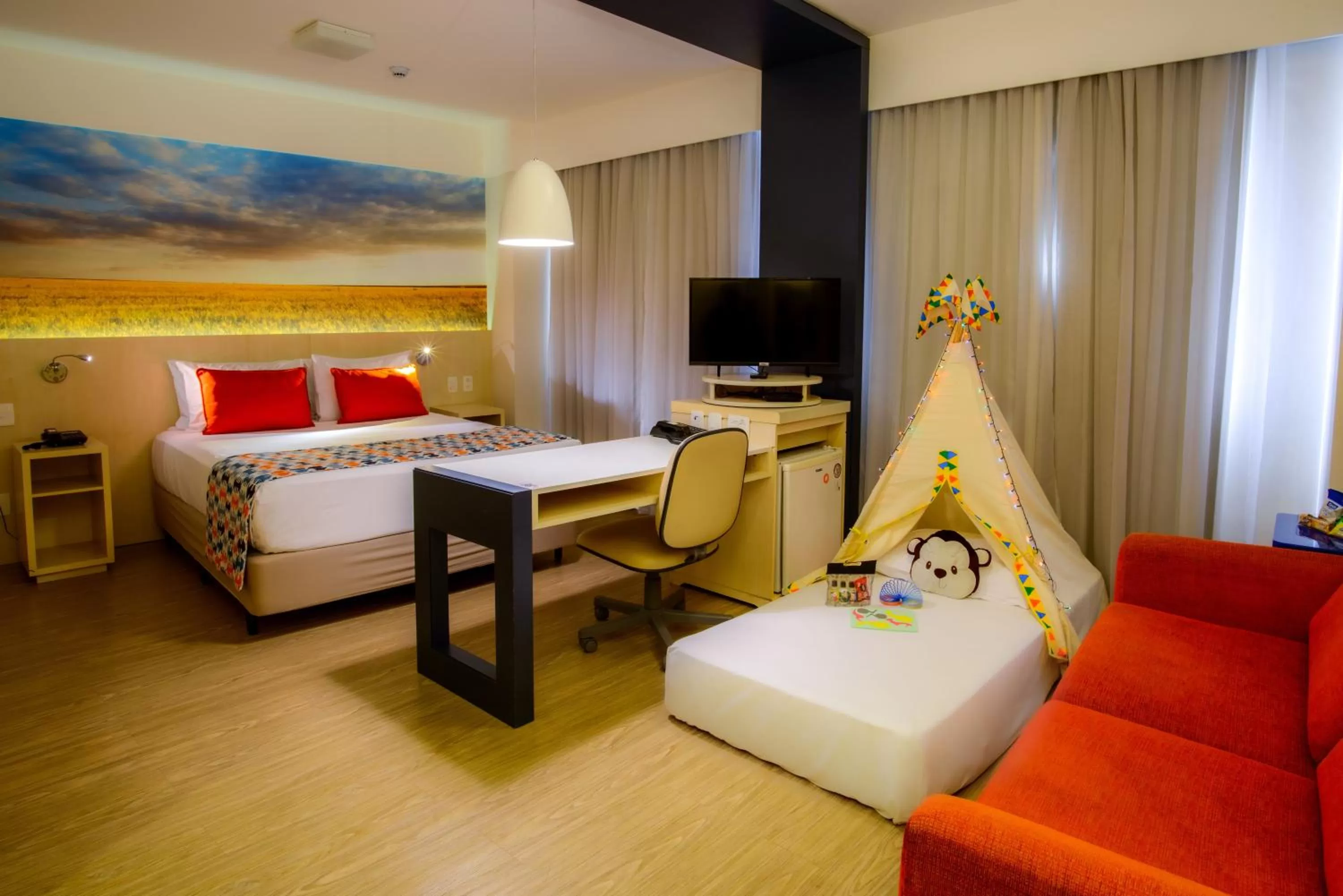 Photo of the whole room, Bed in Comfort Suites Alphaville