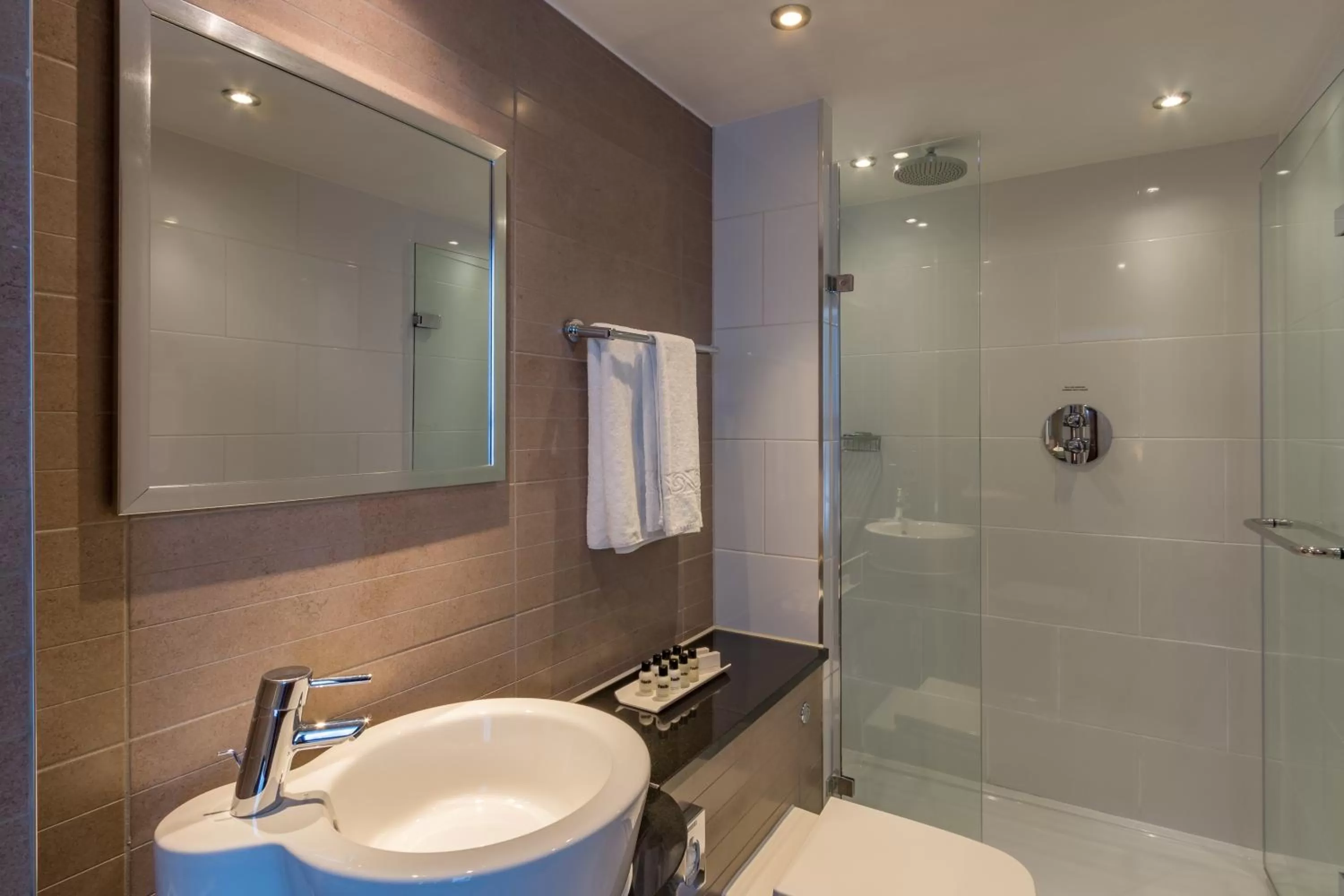 Bathroom in Thistle Trafalgar - Leicester Square