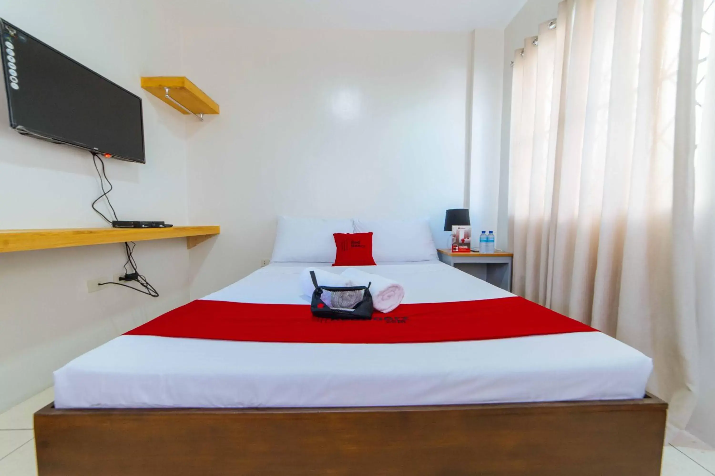 Bedroom, Bed in RedDoorz Plus @ Casa Lucia Sindalan San Fernando City Pampanga Bedroom, Bed in RedDoorz Plus @ Casa Lucia Sindalan San Fernando City Pampanga