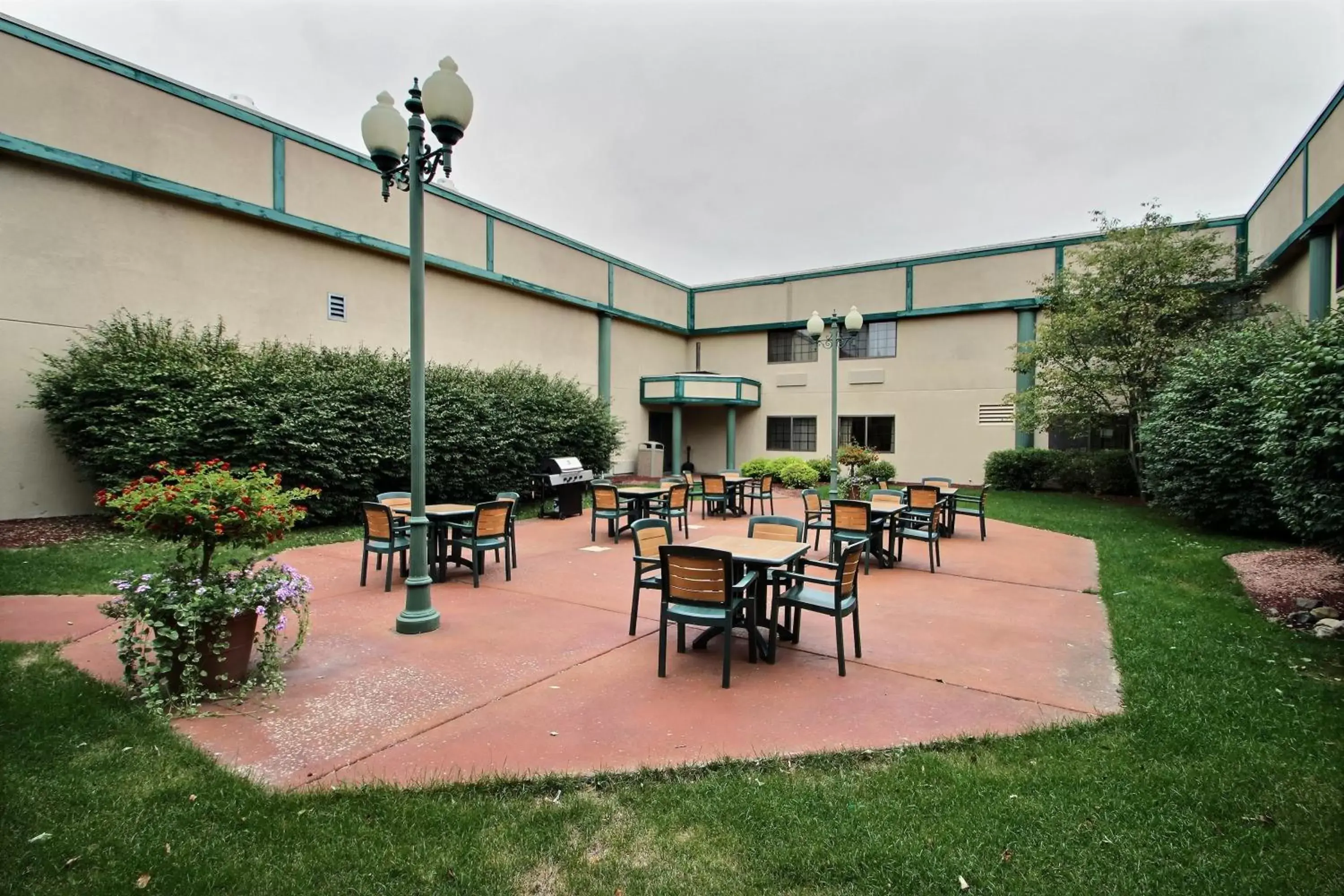 Patio, Restaurant/Places to Eat in Baymont by Wyndham Madison West/Middleton WI West