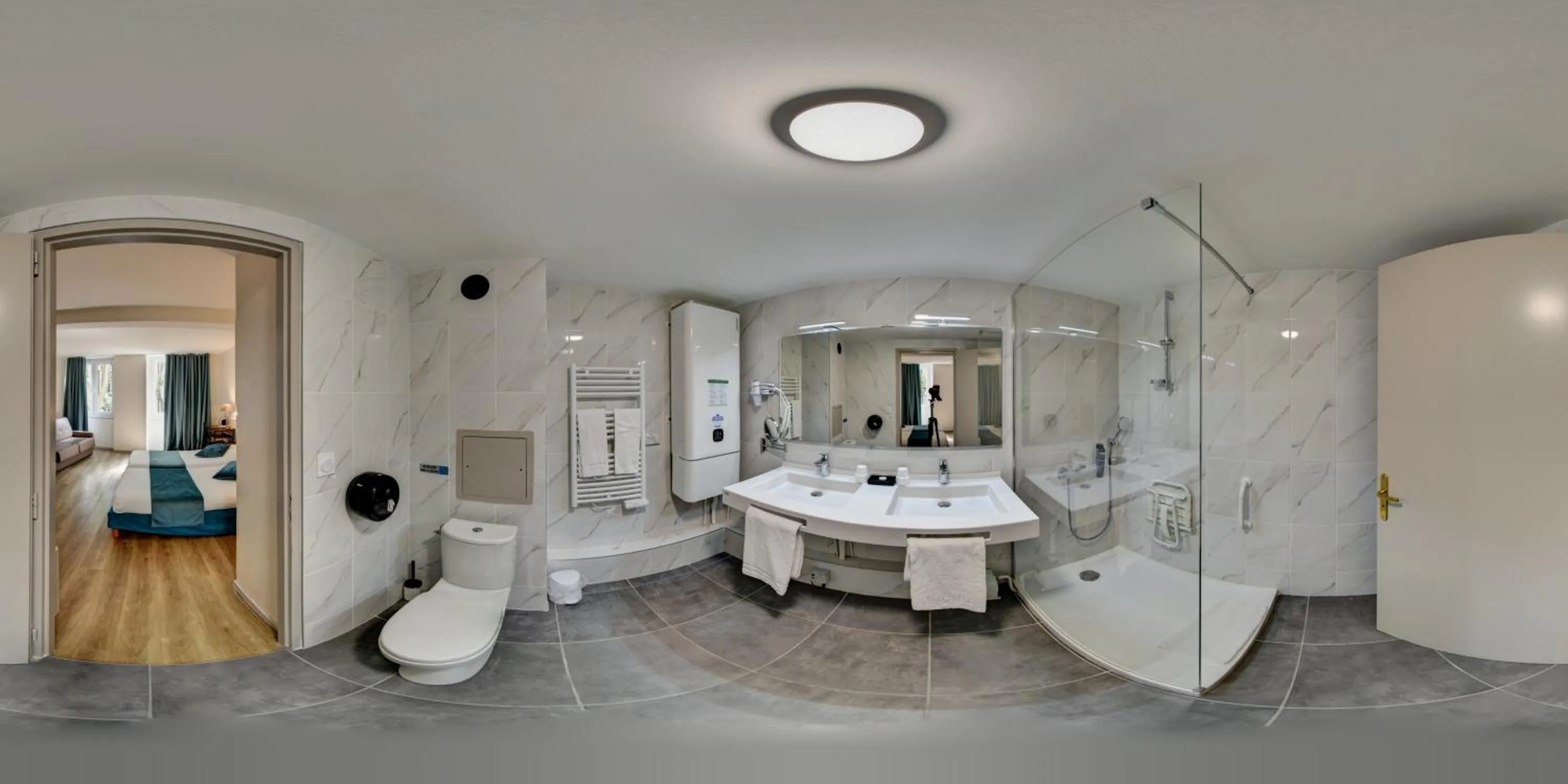 Bathroom in Hôtel du Parc