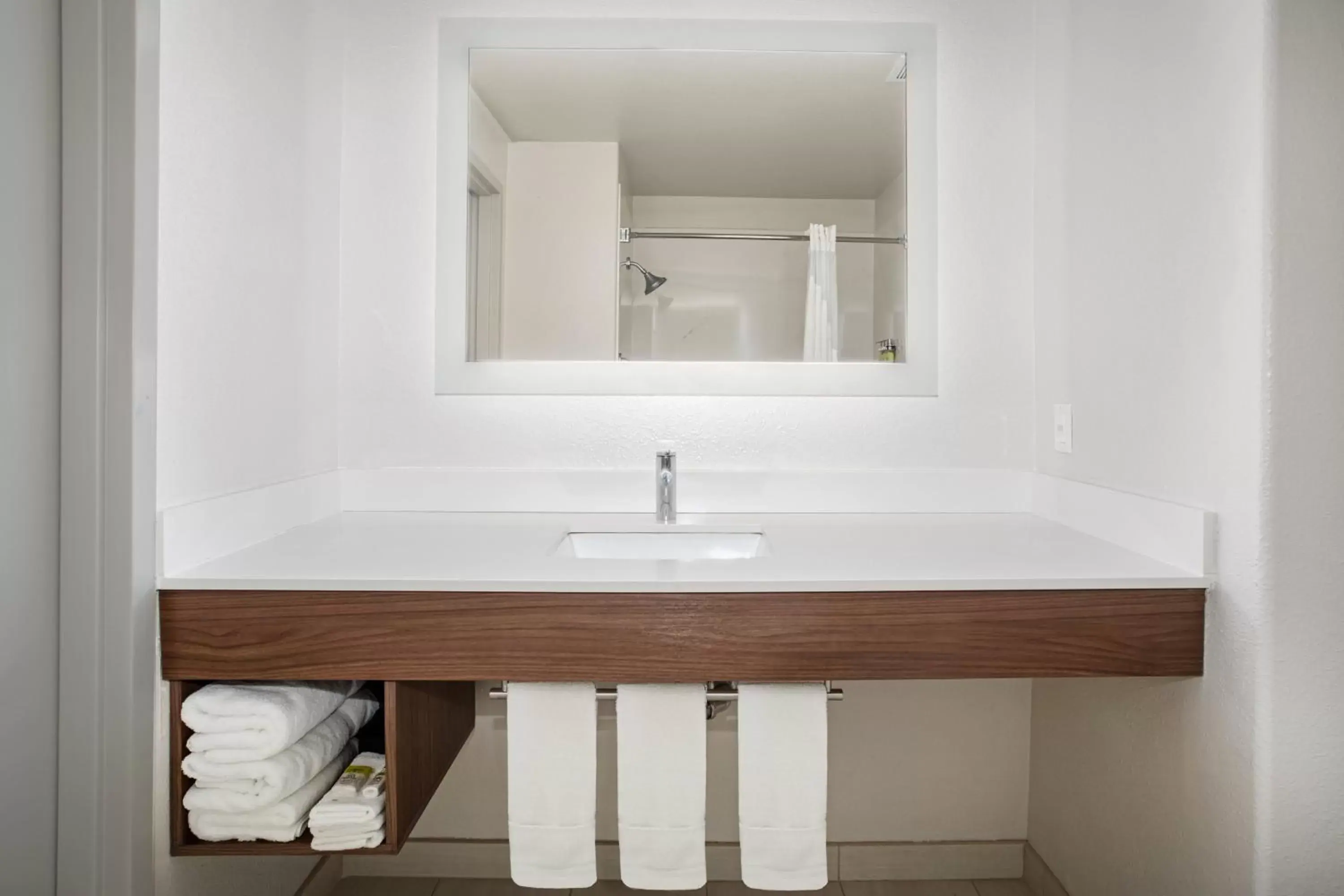 Bathroom in Holiday Inn Express & Suites Yosemite Park Area by IHG Bathroom in Holiday Inn Express & Suites Yosemite Park Area by IHG