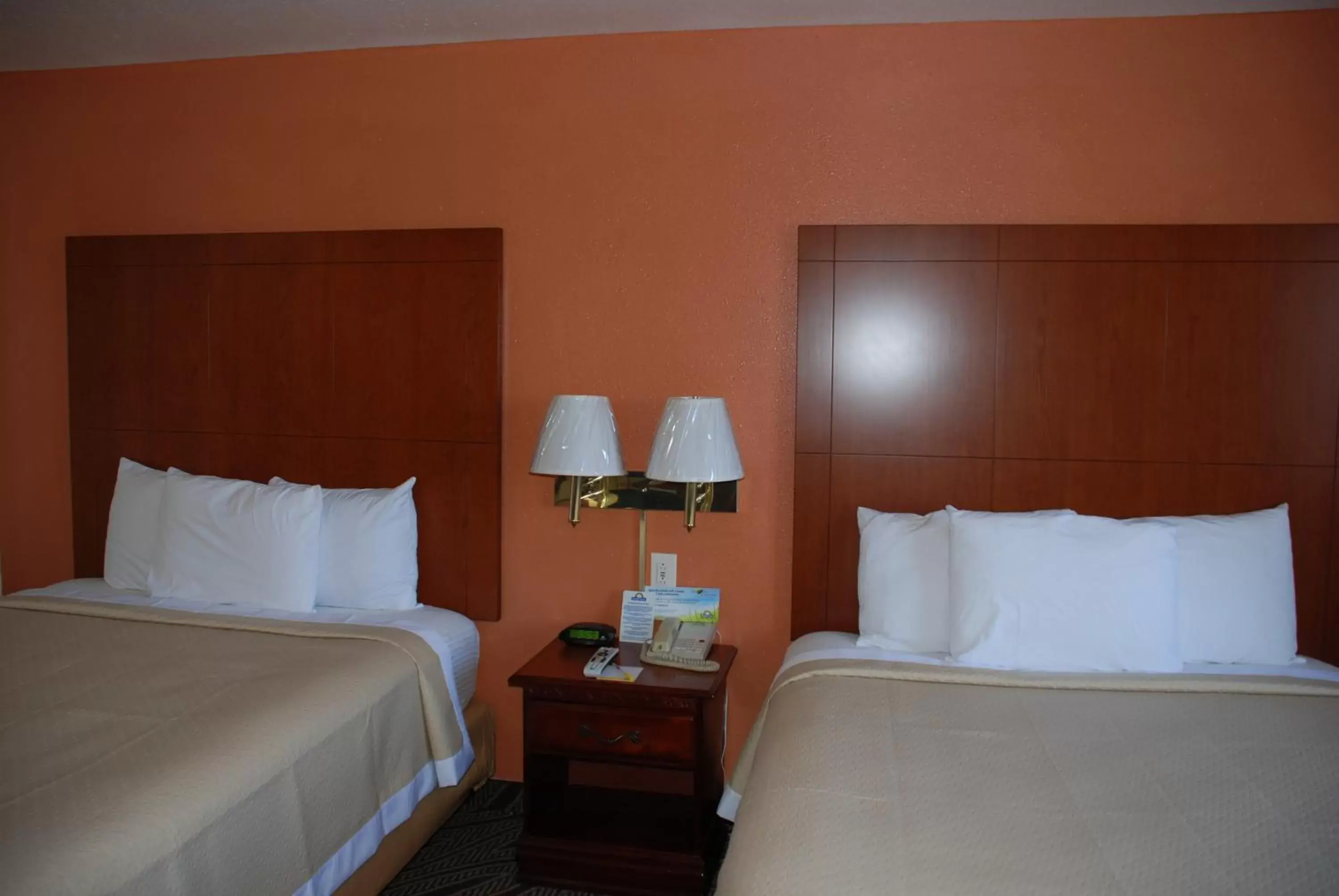 Bed in Days Inn by Wyndham Dyersburg