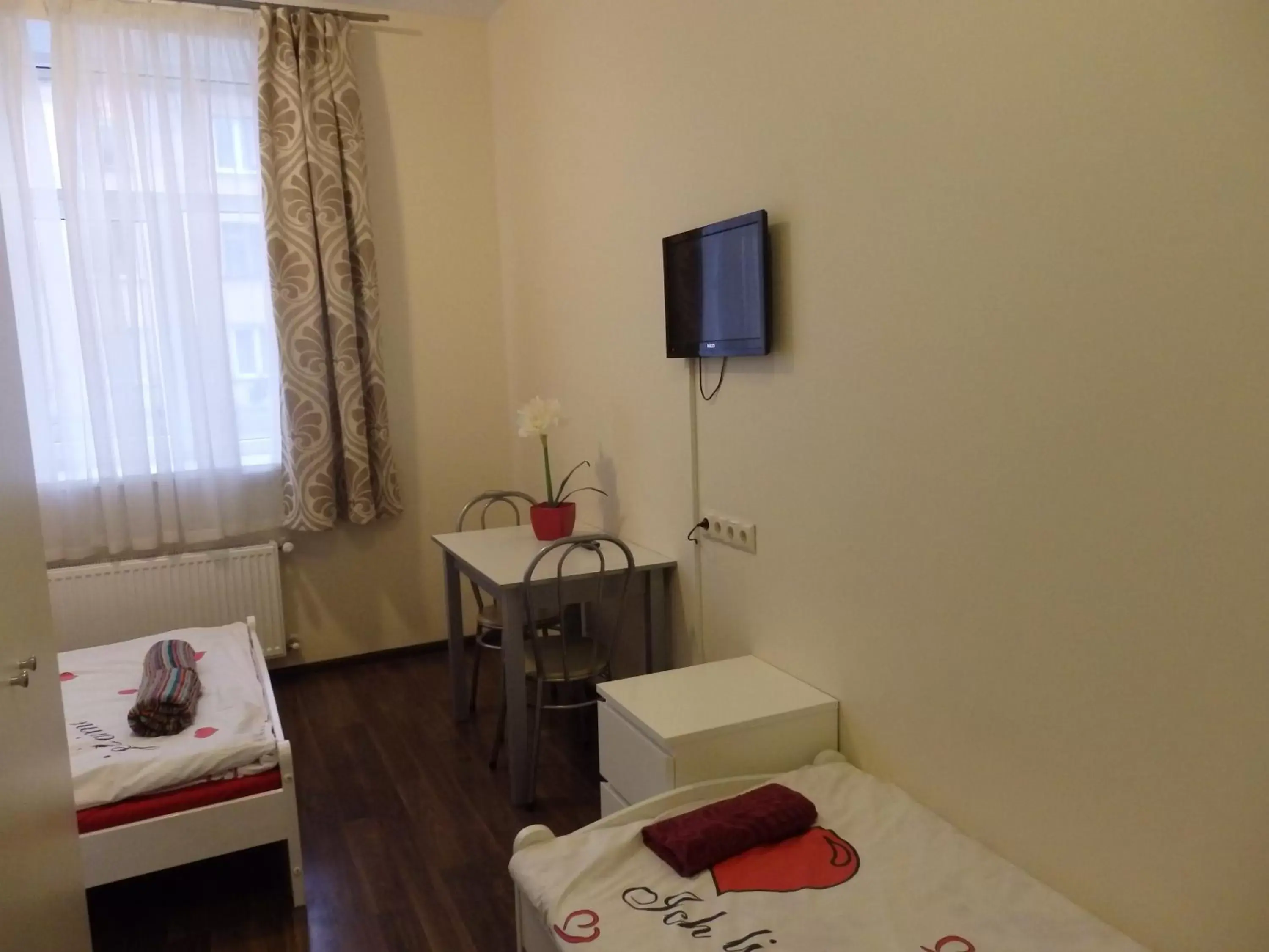 Double or Twin Room with Shower in Happy Hotel Double or Twin Room with Shower in Happy Hotel