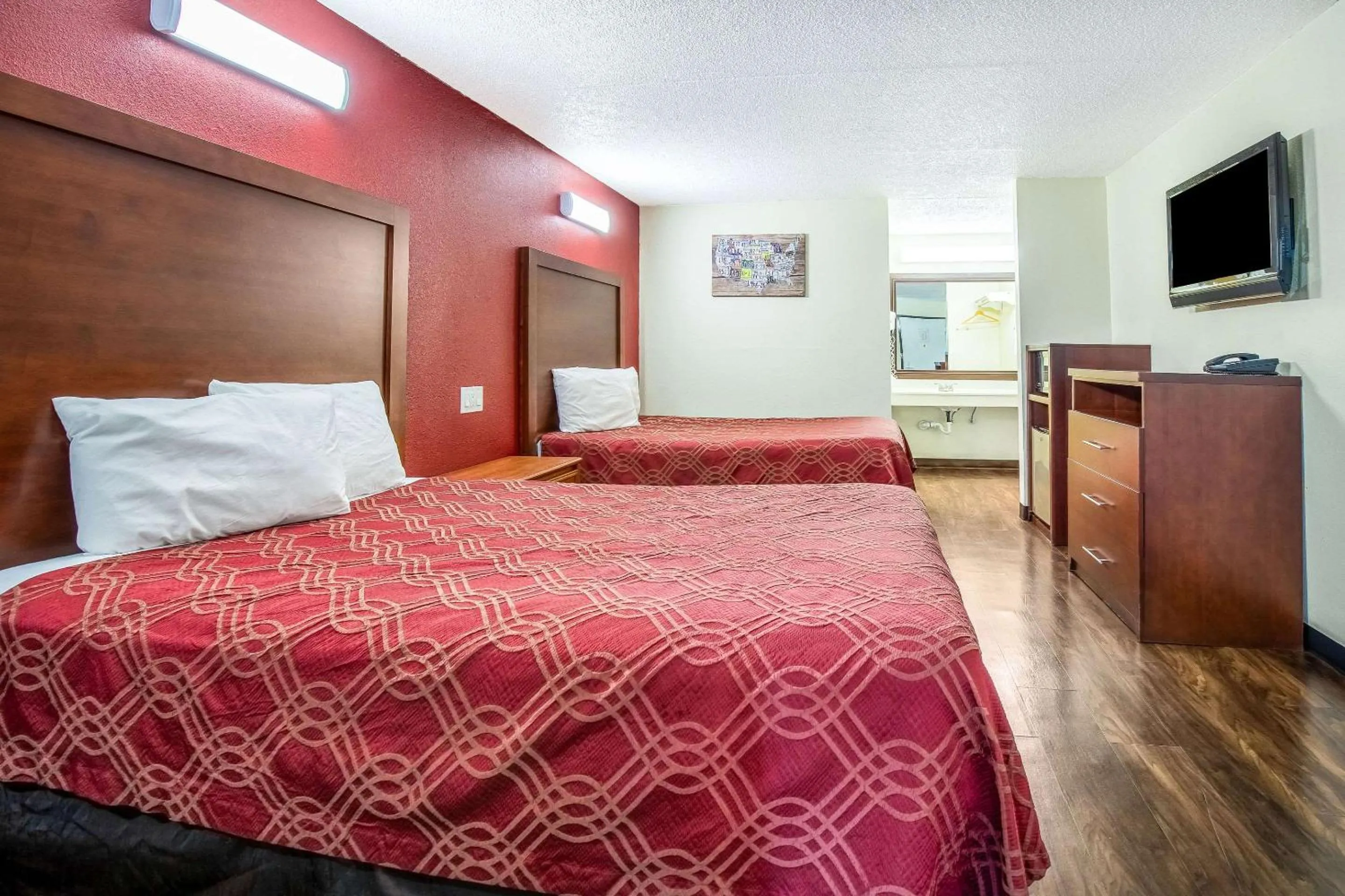 Photo of the whole room, Bed in Econo Lodge Knoxville West - Turkey Creek