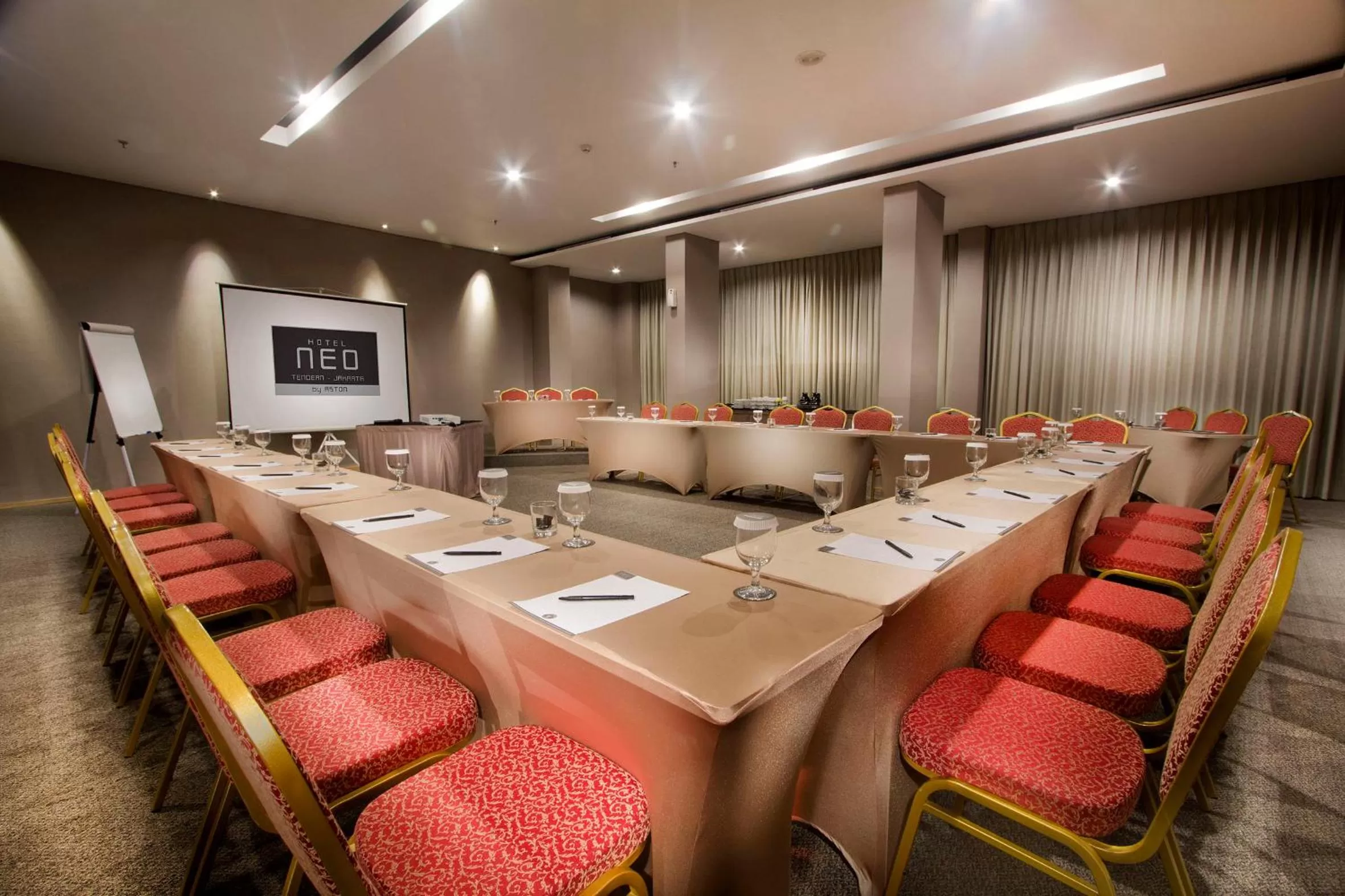 Business facilities in Neo Hotel Tendean Jakarta by ASTON