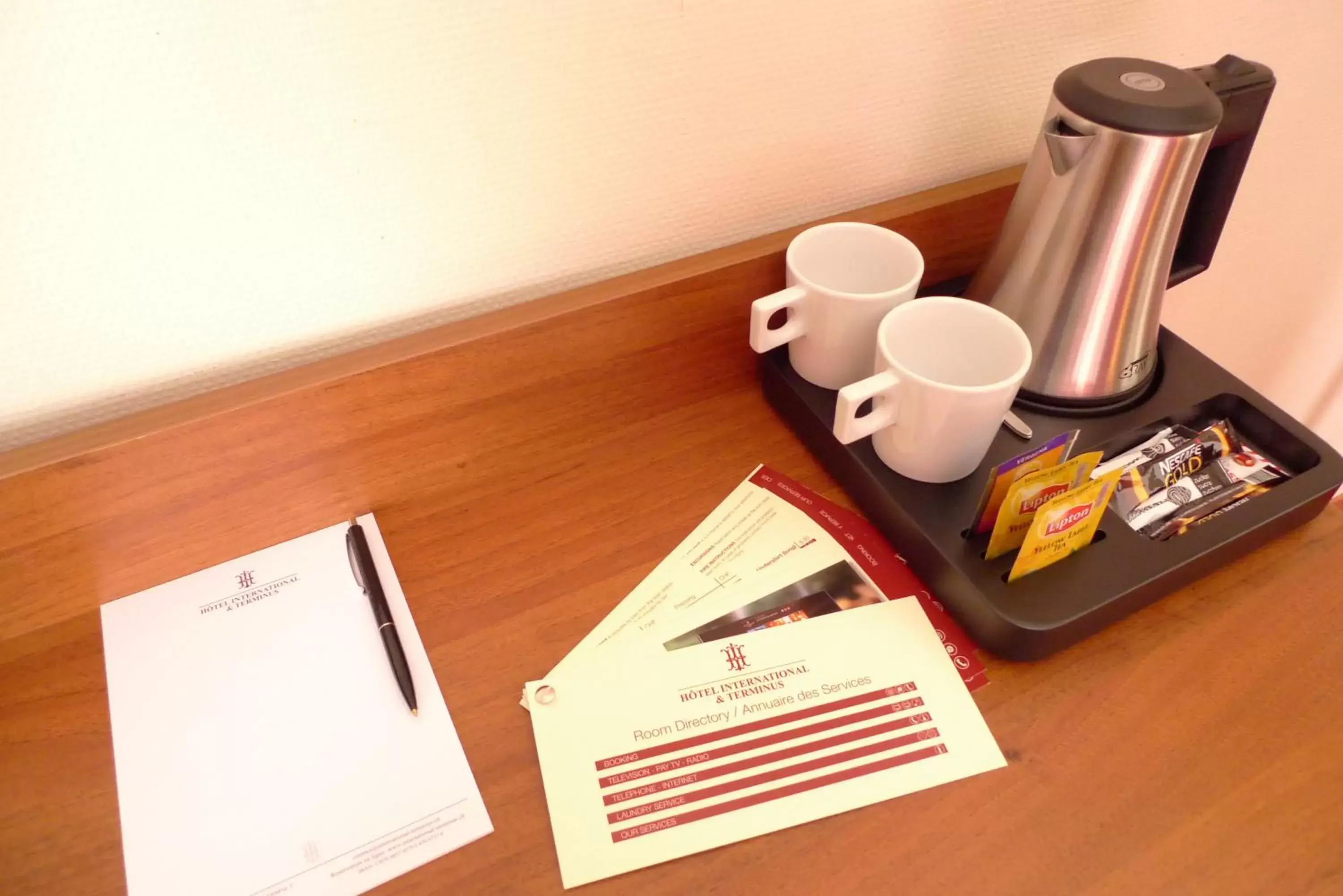 Coffee/tea facilities in Hotel International & Terminus