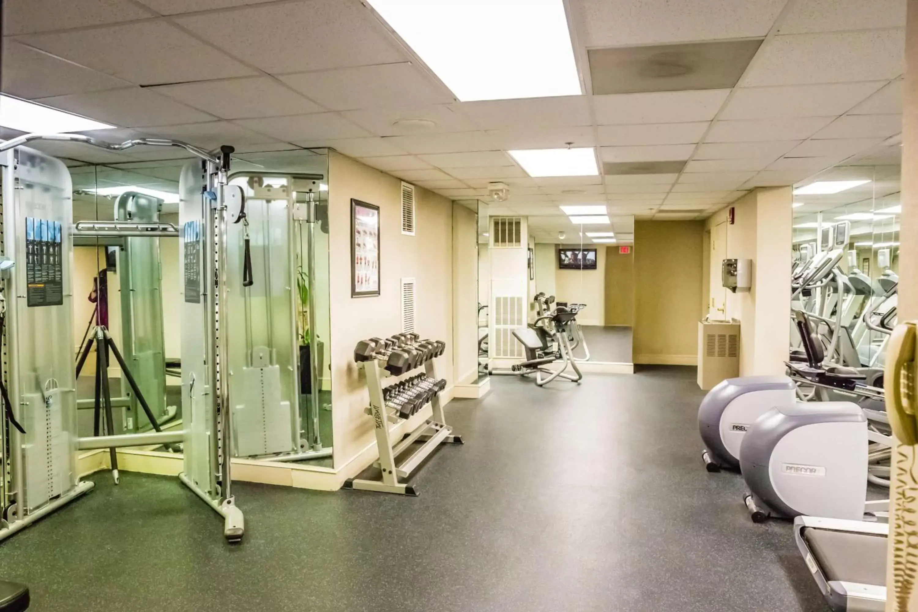 Fitness centre/facilities, Fitness Center/Facilities in Hotel Phillips Kansas City, Curio Collection By Hilton