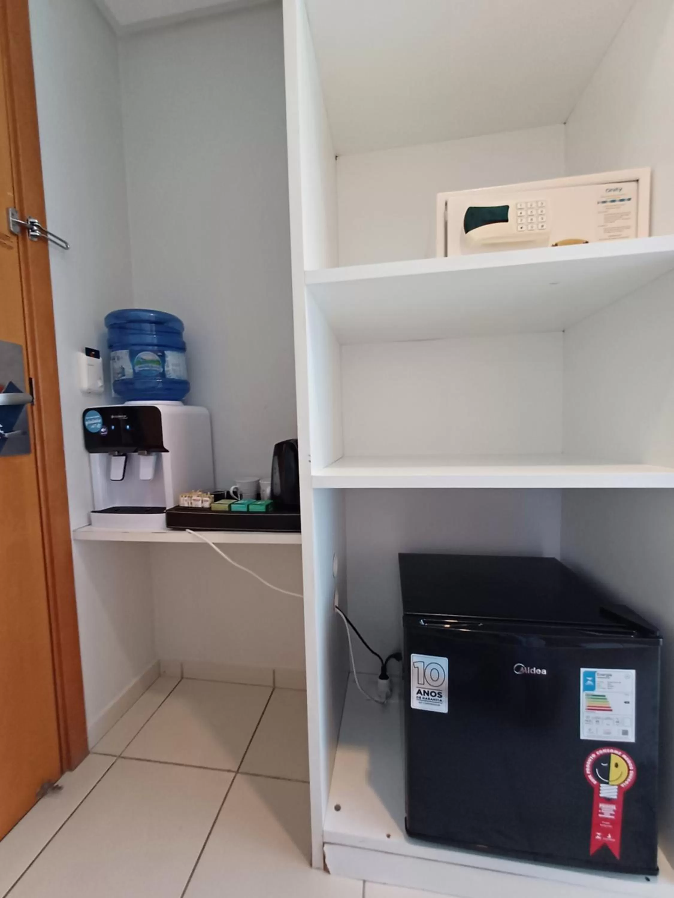 Coffee/tea facilities, TV/Entertainment Center in Ponta Negra Flat Confort 18 Andar