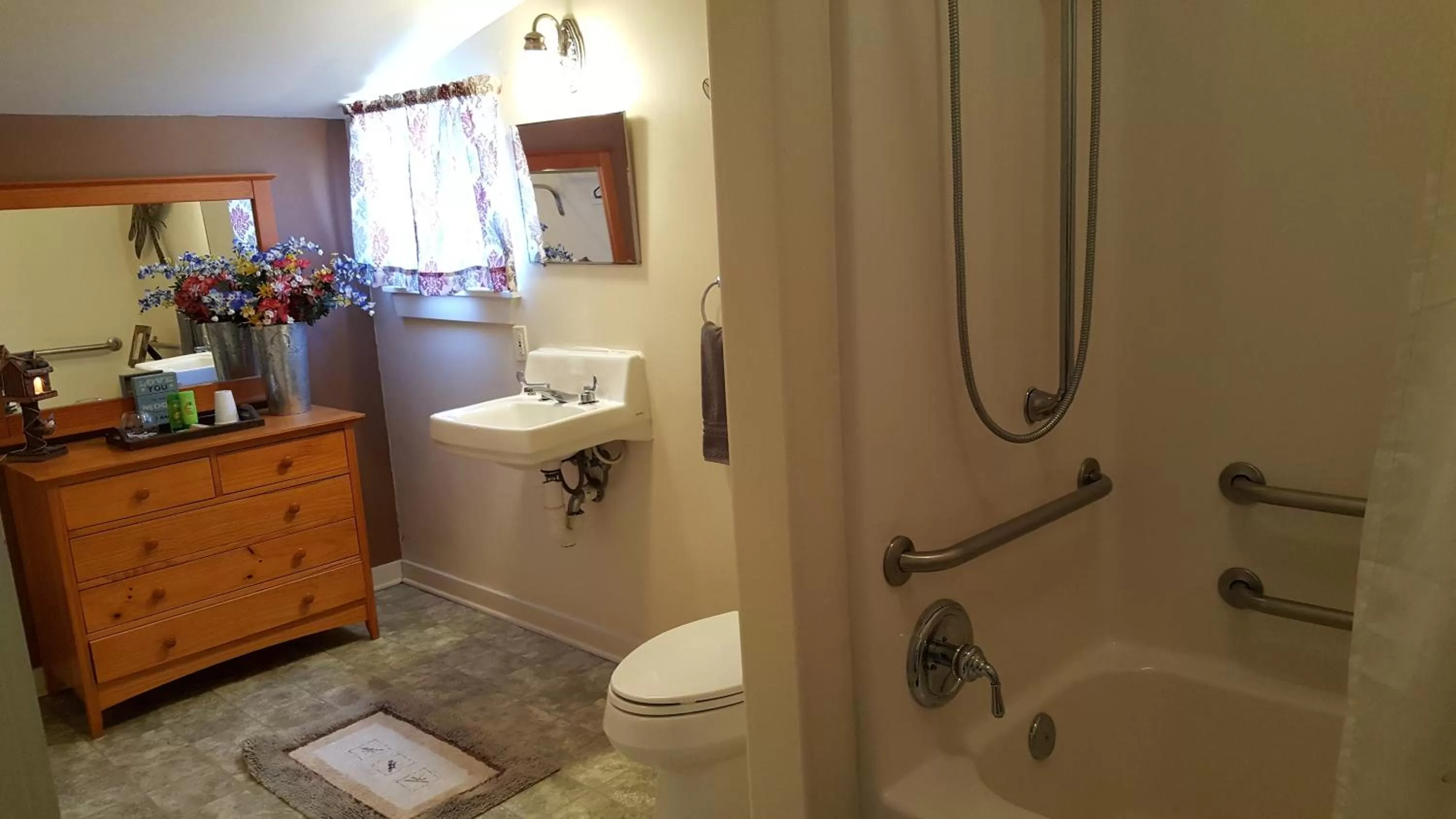 Bathroom in Full Moon Inn