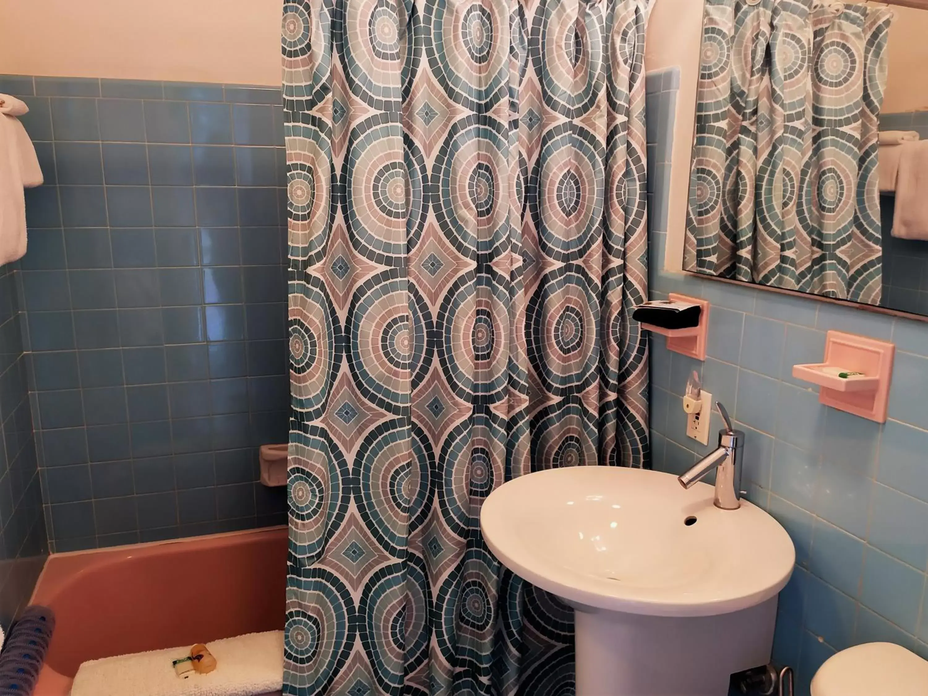 Shower, Bathroom in Manhattan Tower Apartment Hotel