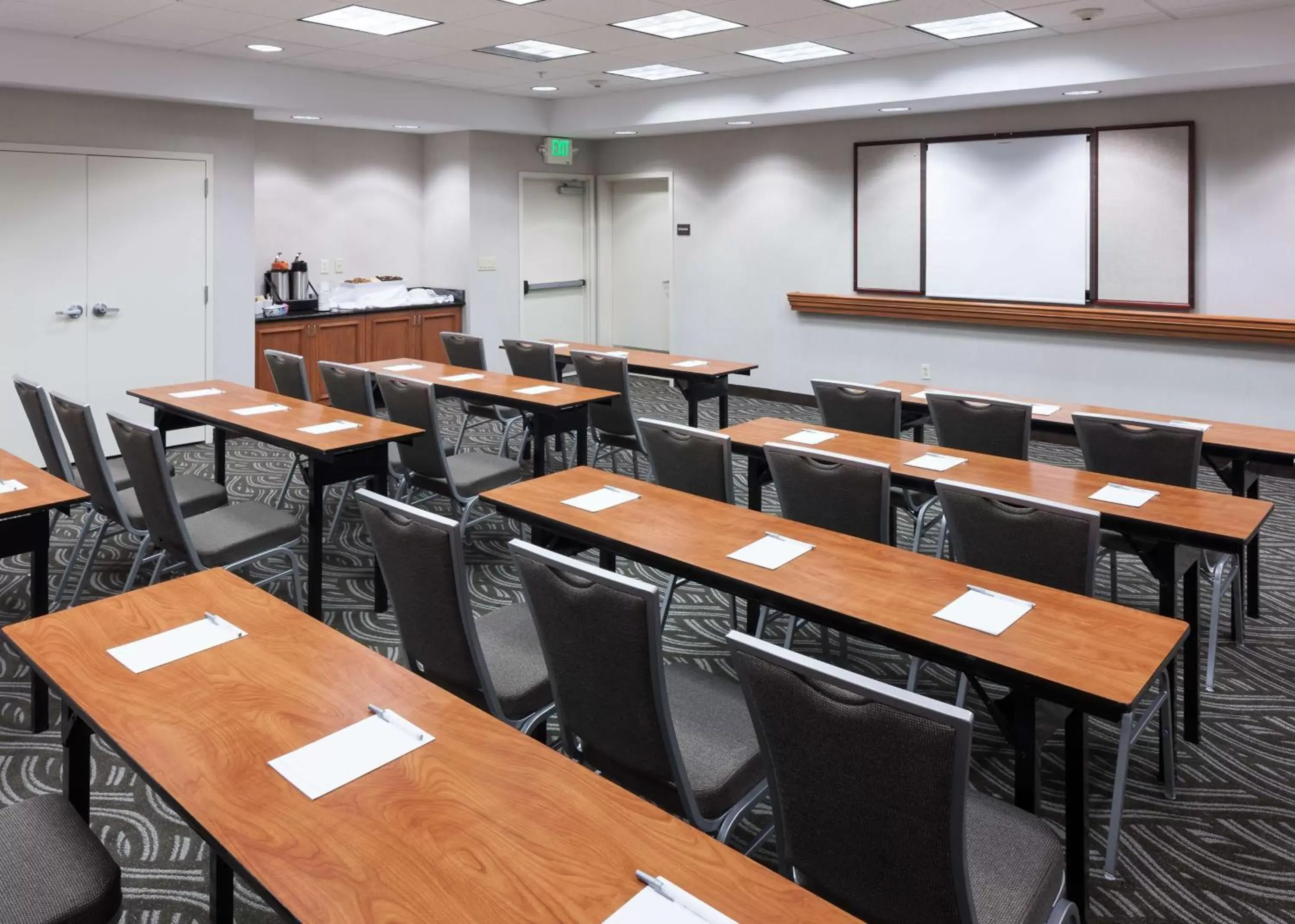 Meeting/conference room in Hampton Inn & Suites Tulare