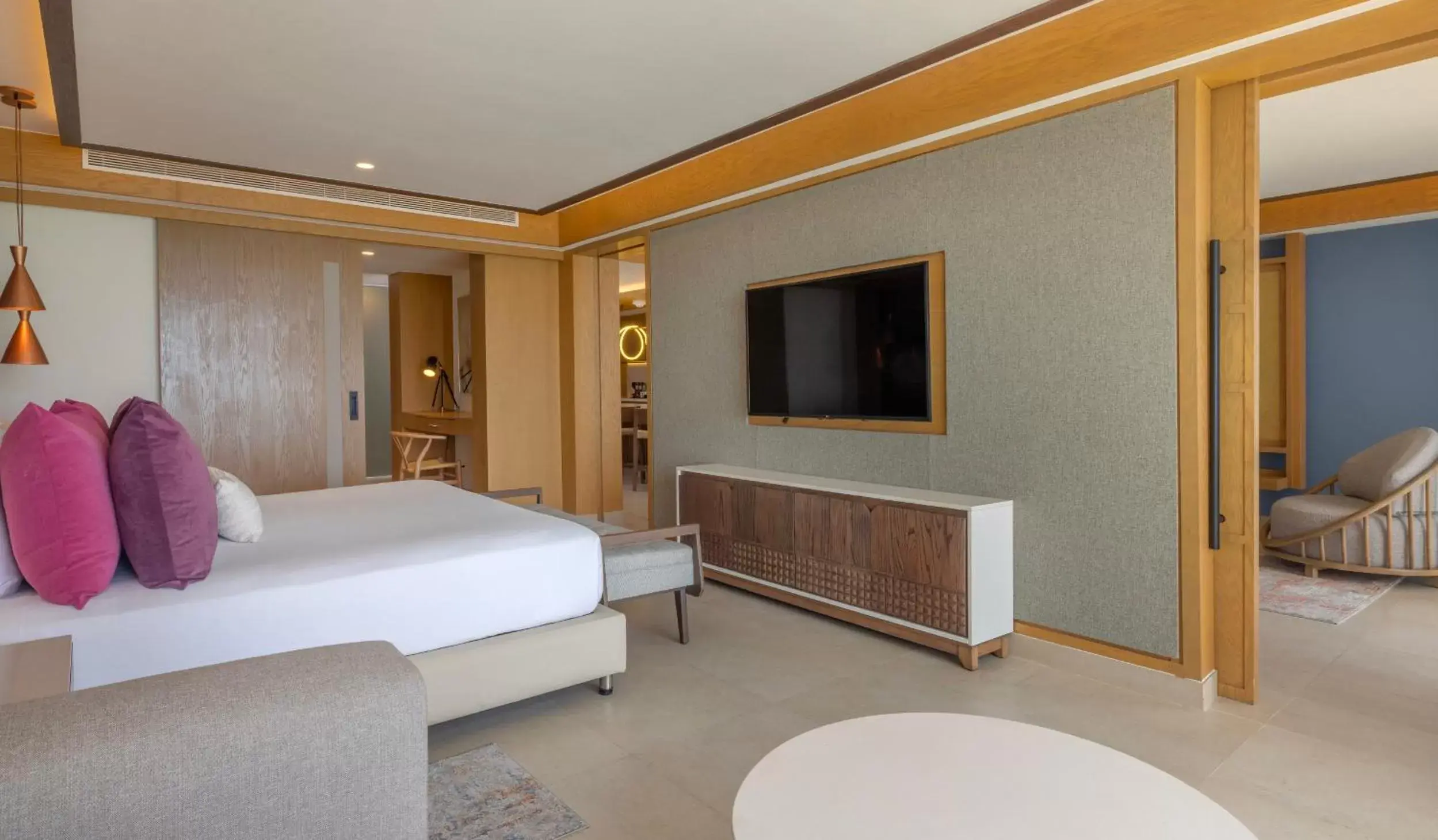 Bedroom, TV/Entertainment Center in Royalton Splash Riviera Cancun, An Autograph Collection All-Inclusive Resort