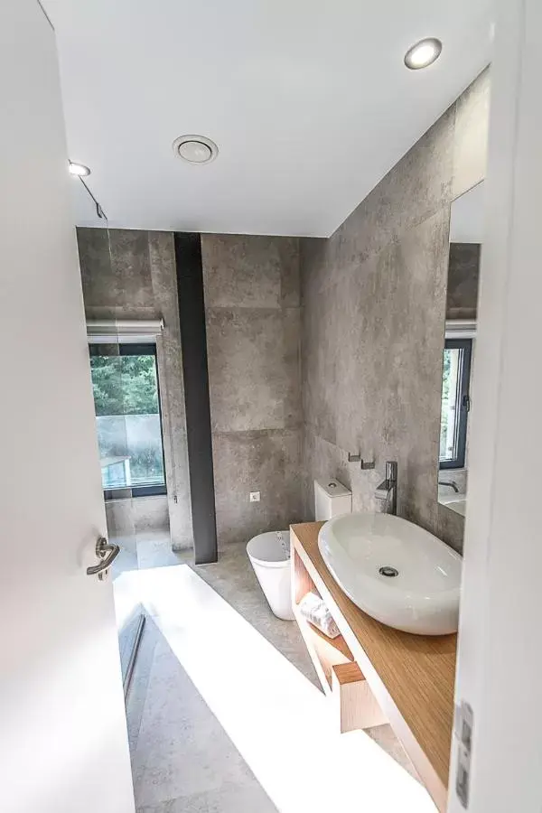 Bathroom in Borralha Hotel, Restaurante & Spa