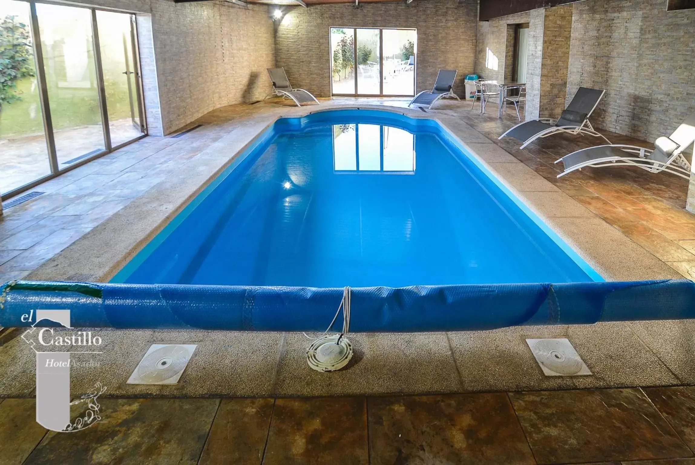 Swimming Pool in Hotel Rural el Castillo