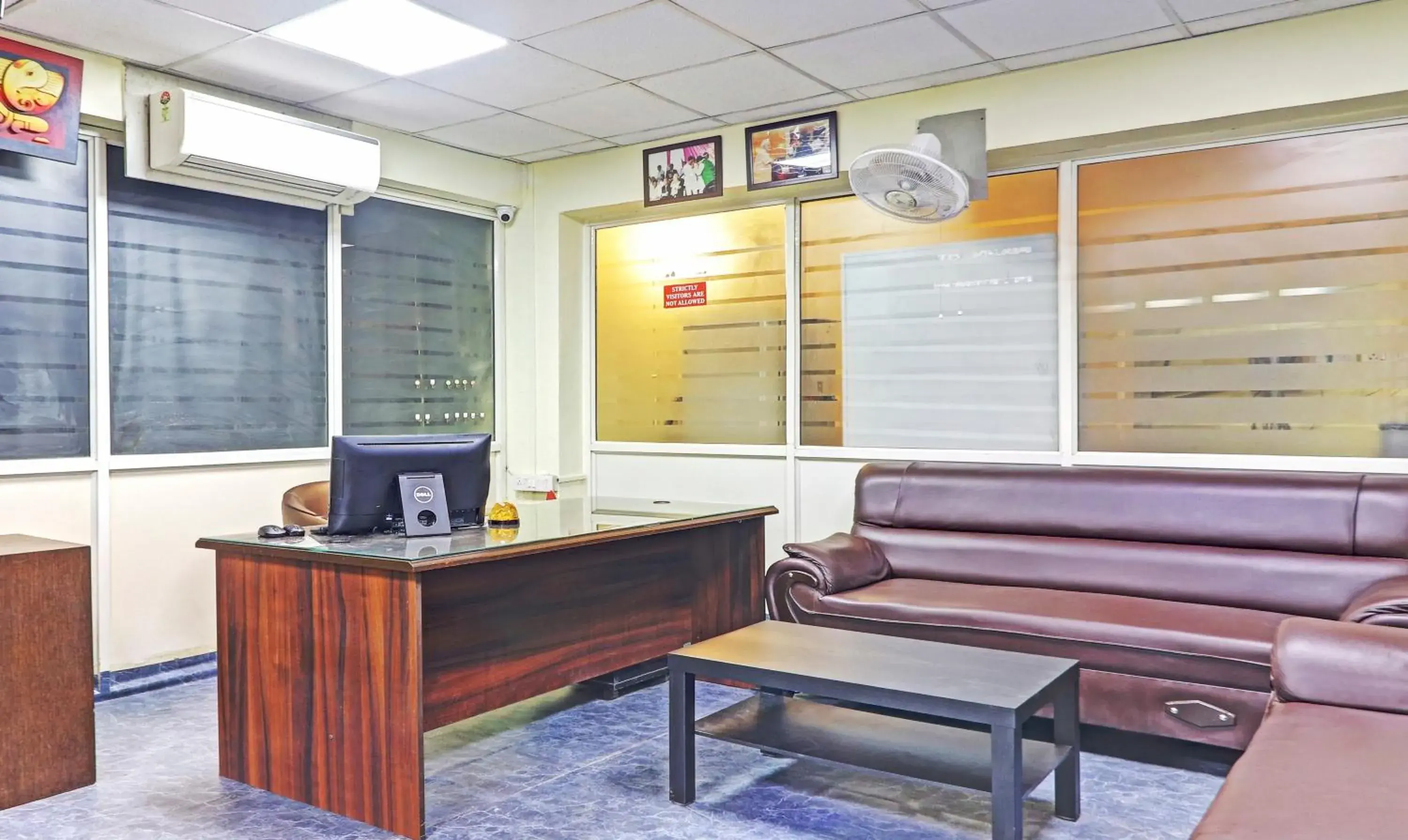 Lobby or reception in OYO 10595 Hotel Mirras