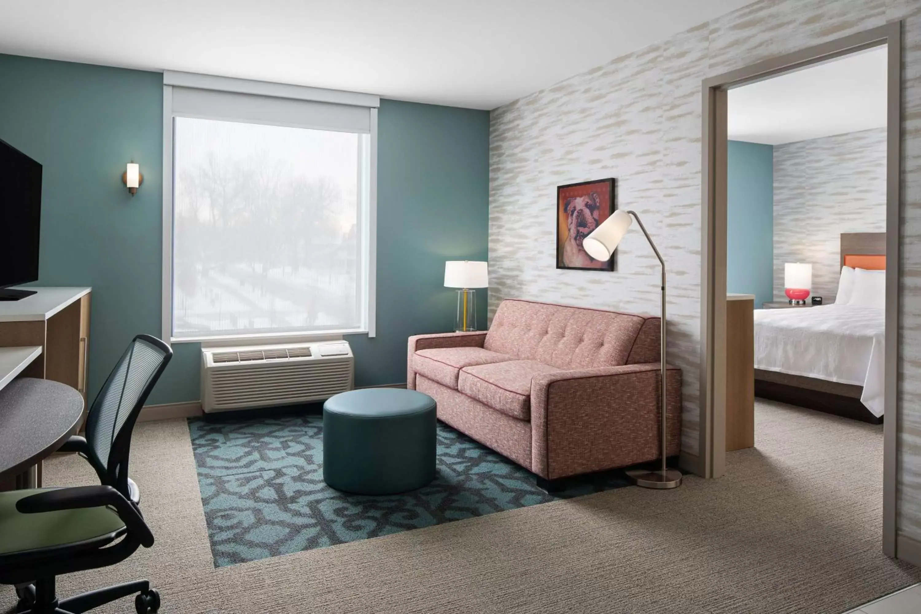 Bedroom, Seating Area in Home2 Suites by Hilton Des Moines at Drake University