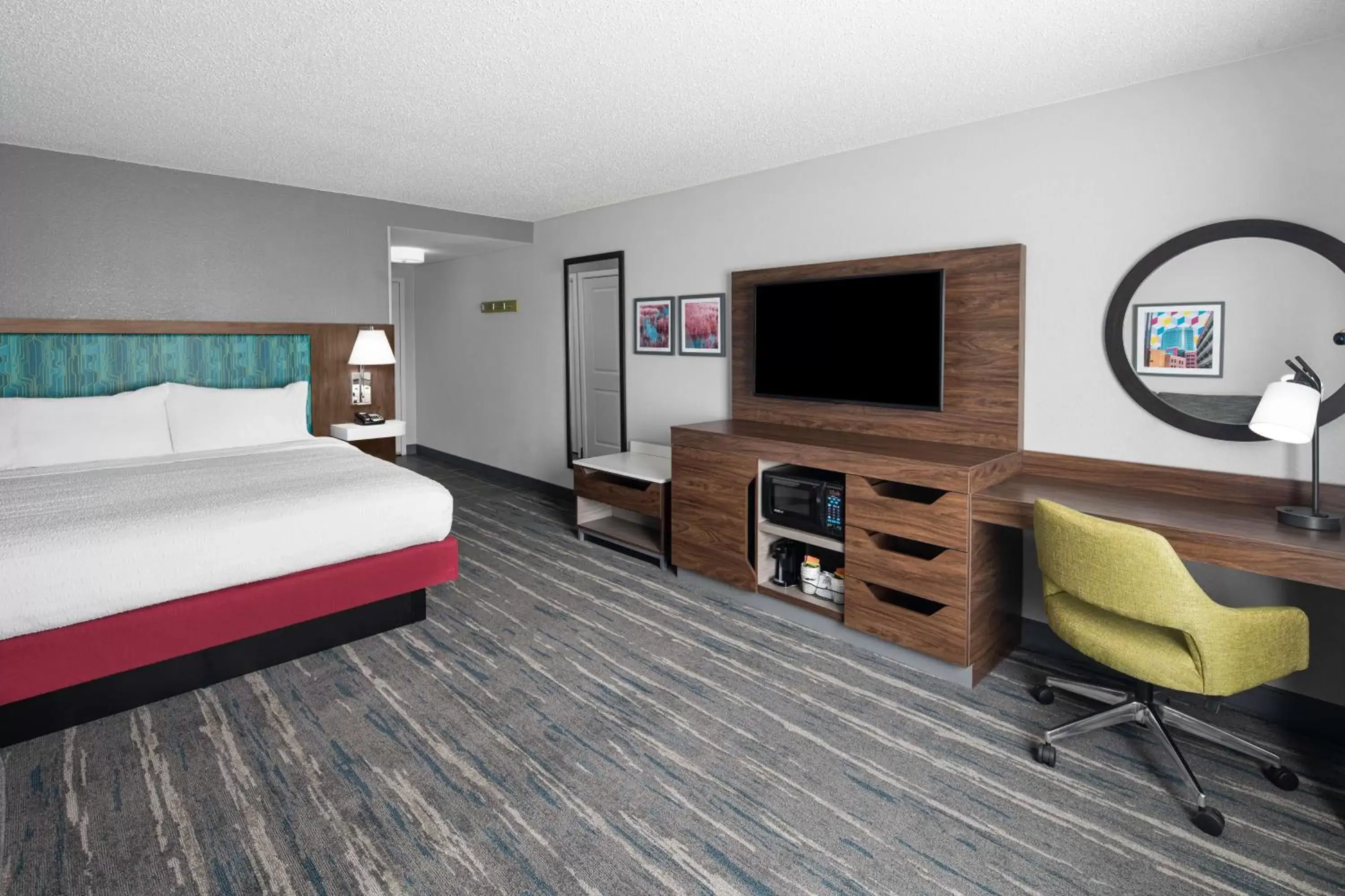 Bedroom, Bed in Hampton Inn & Suites Grand Rapids-Airport 28th St Bedroom, Bed in Hampton Inn & Suites Grand Rapids-Airport 28th St