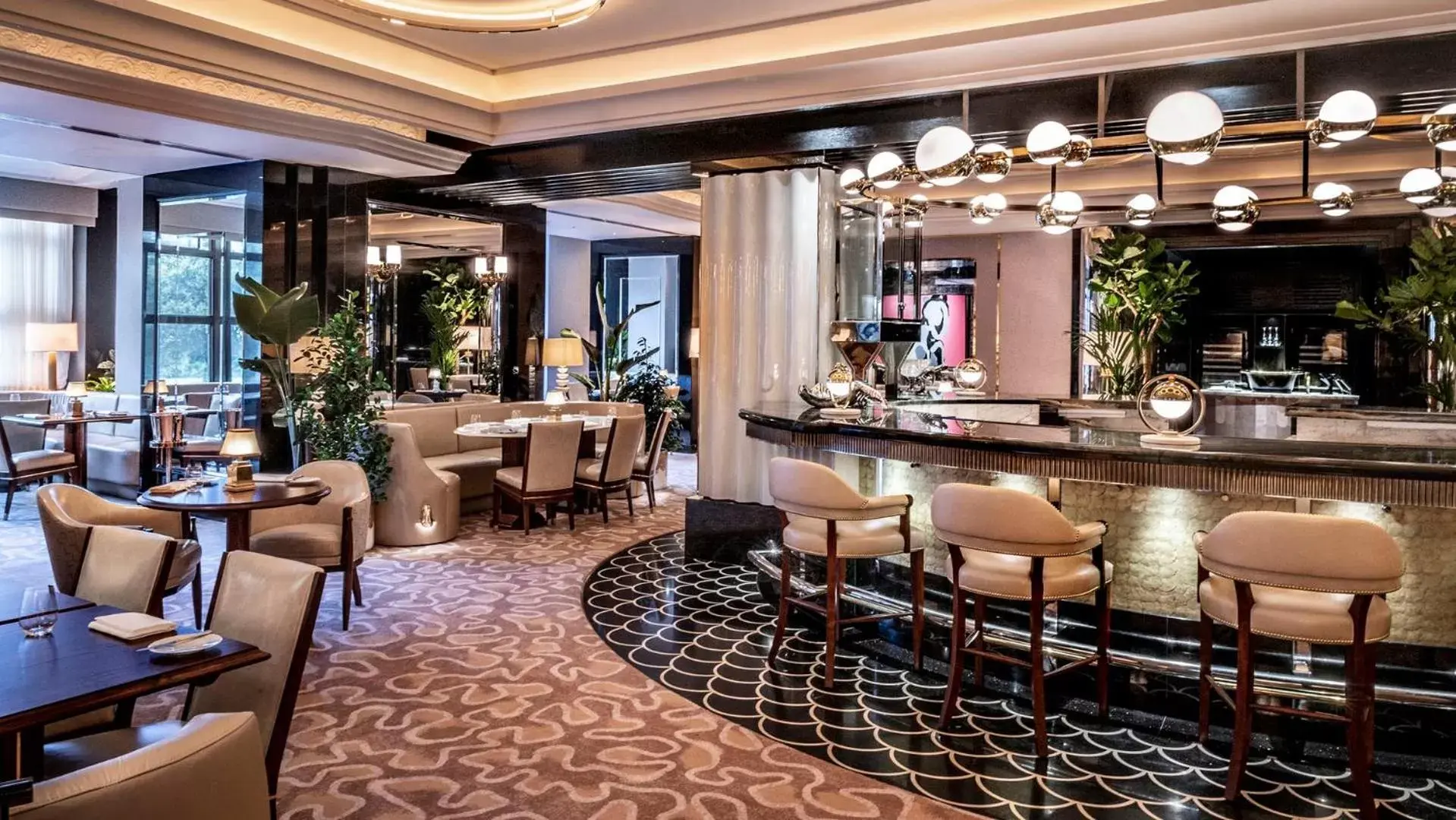 Restaurant/places to eat, Lounge/Bar in The Savoy