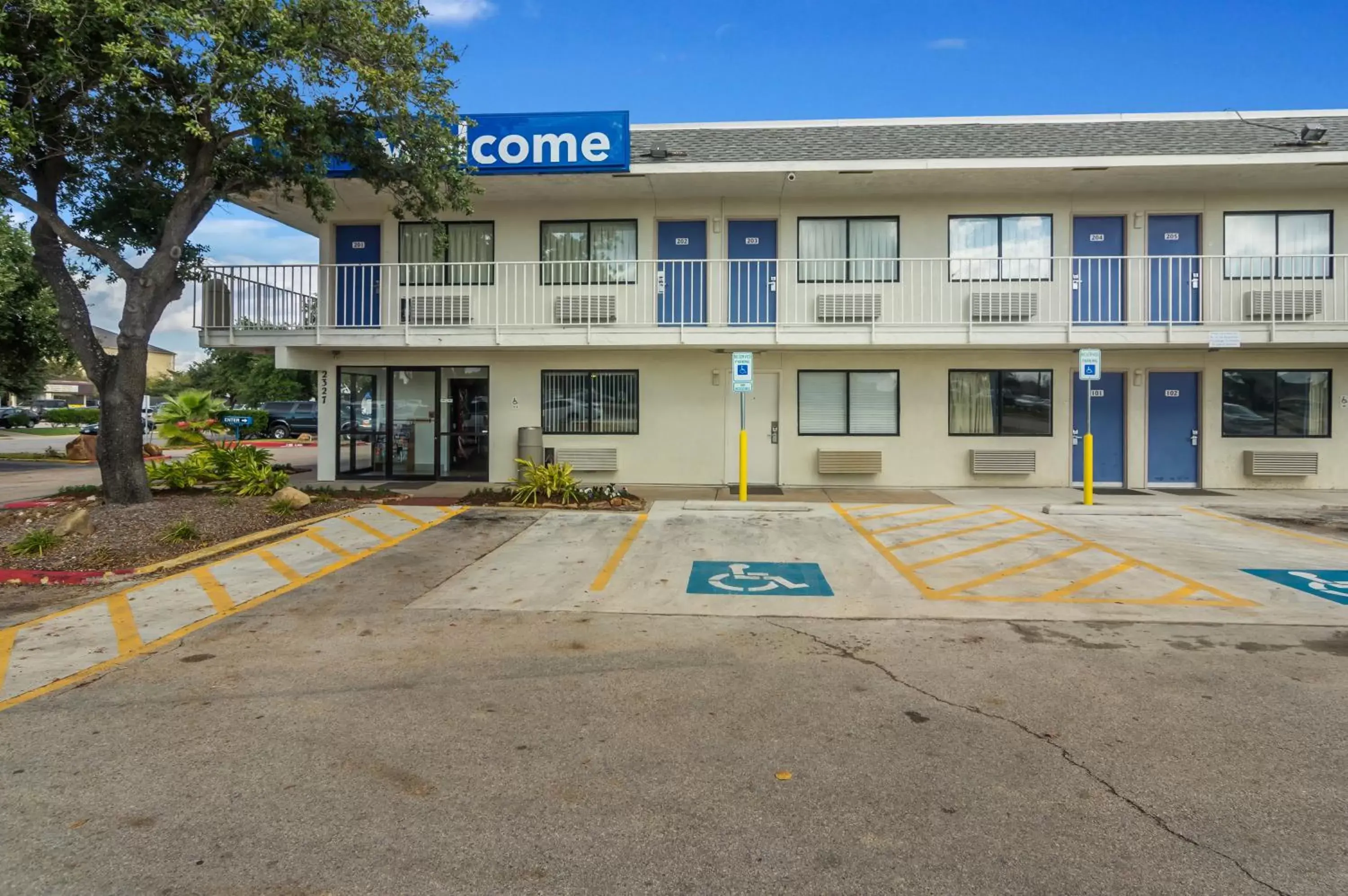 Facade/entrance, Property Building in Motel 6-College Station, TX - Bryan