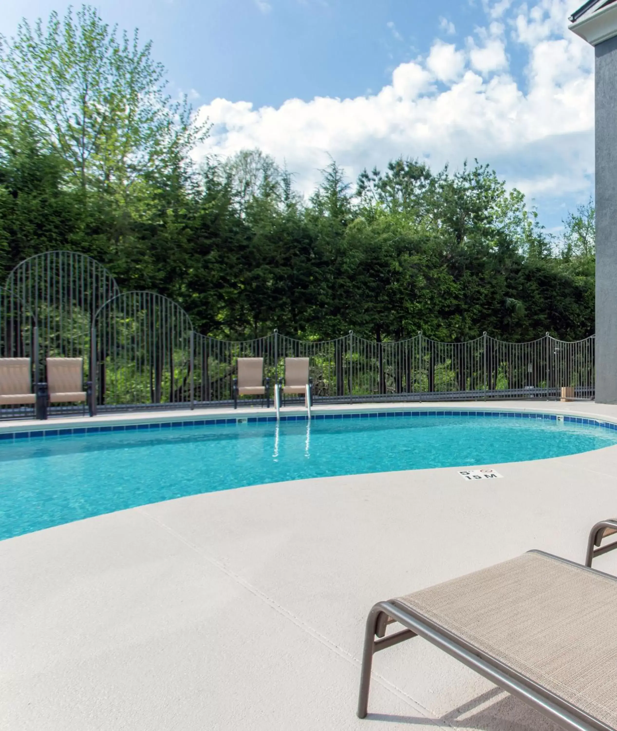 Swimming Pool in Comfort Inn Asheville East-Blue Ridge Pkwy Access