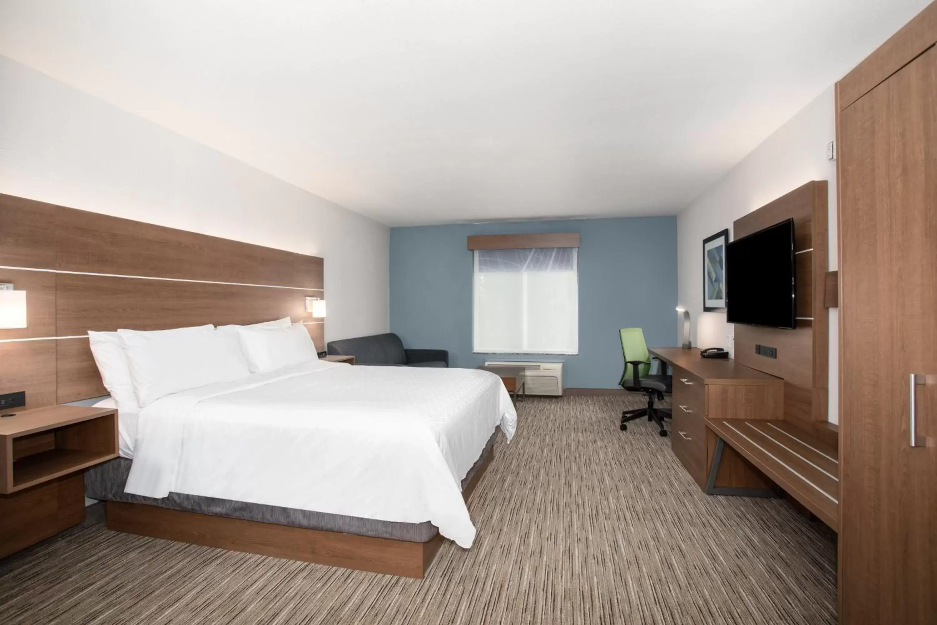 Photo of the whole room in Holiday Inn Express & Suites Yosemite Park Area, an IHG Hotel